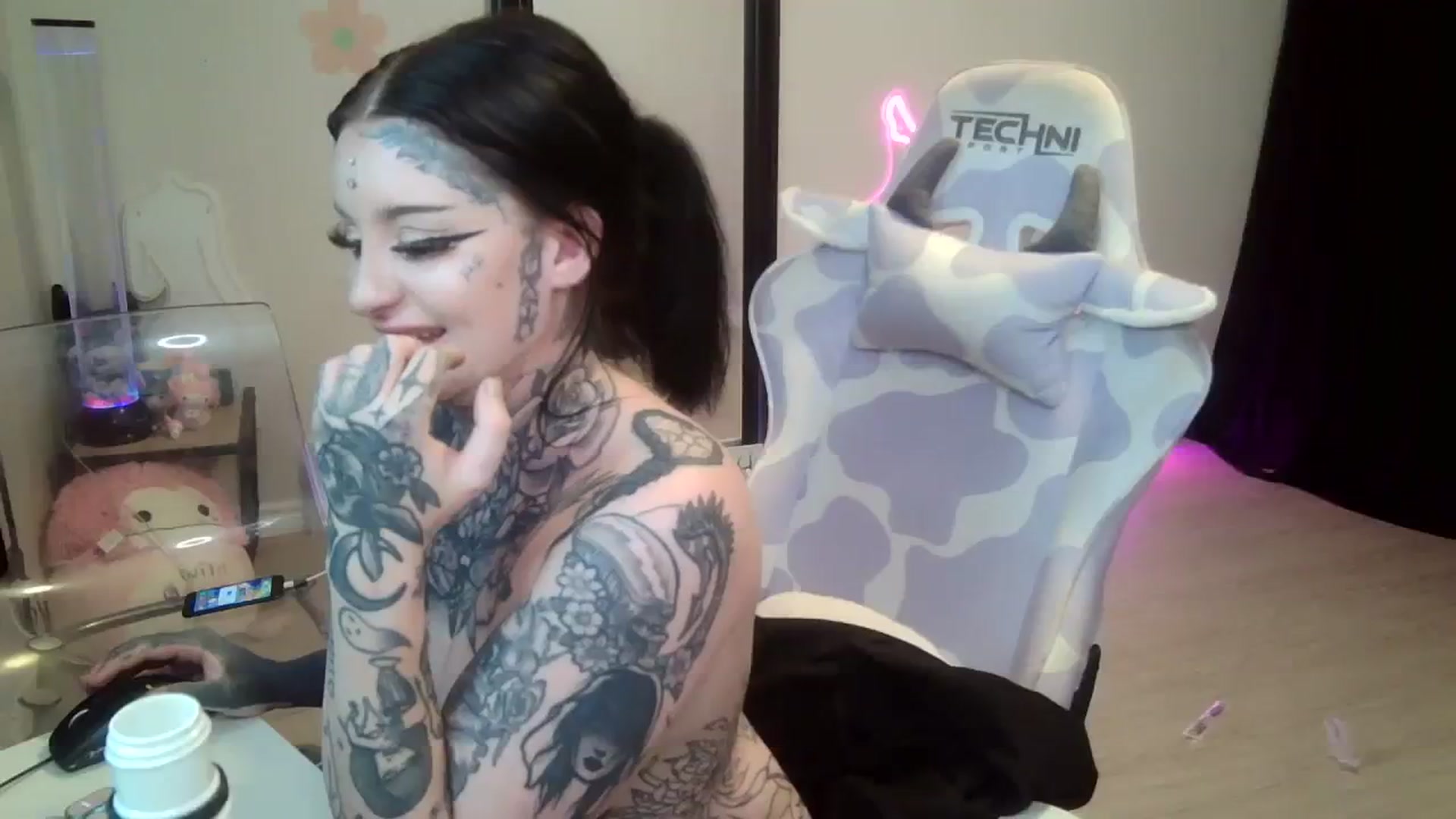 Gallery image thumbnail from Tattoobambi's myfreecams stream on, 07/24/2023, 02:11 image 4 of 20