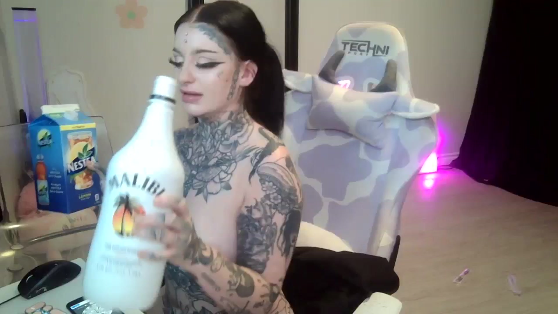 Gallery image thumbnail from Tattoobambi's myfreecams stream on, 07/24/2023, 02:11 image 6 of 20
