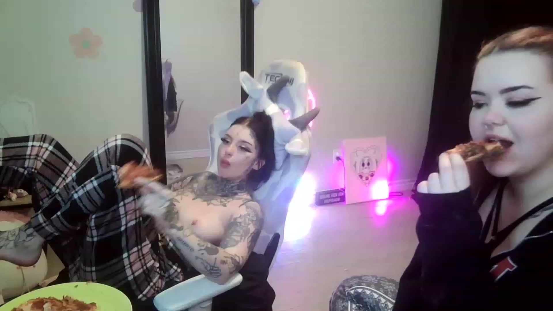 Gallery image thumbnail from Tattoobambi's myfreecams stream on, 07/24/2023, 06:44 image 18 of 20