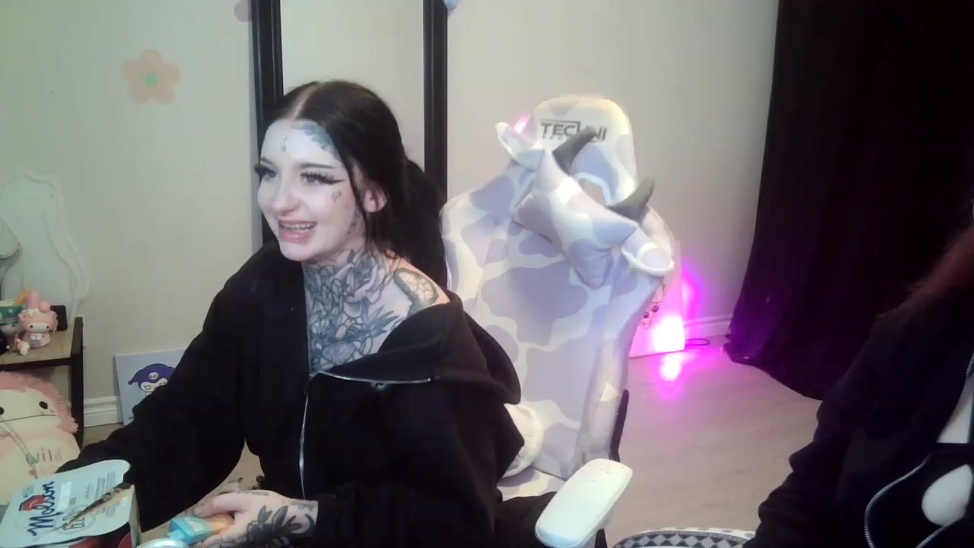 Gallery image thumbnail from Tattoobambi's myfreecams stream on, 07/24/2023, 06:44 image 8 of 20