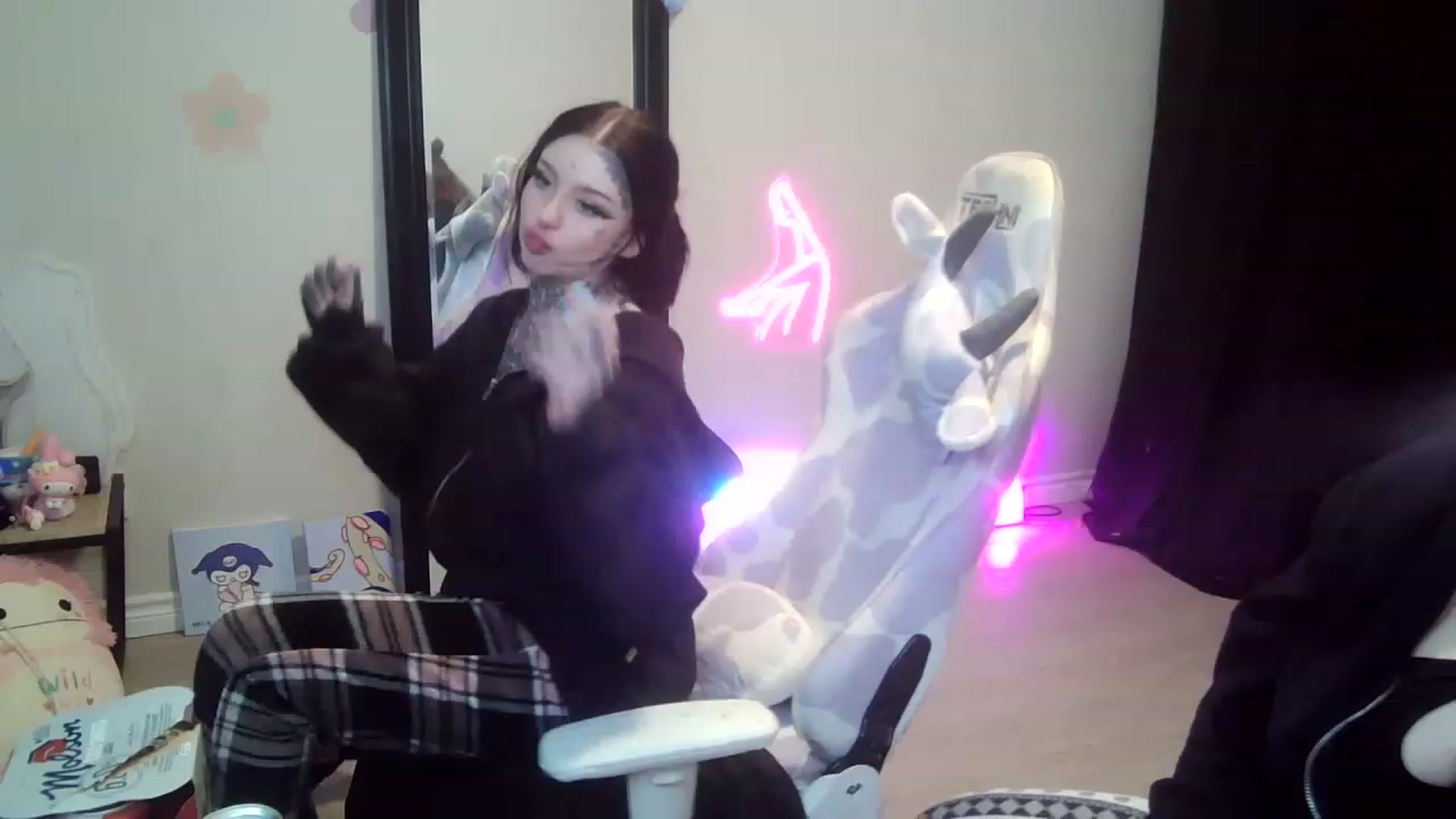 Gallery image thumbnail from Tattoobambi's myfreecams stream on, 07/24/2023, 06:44 image 7 of 20