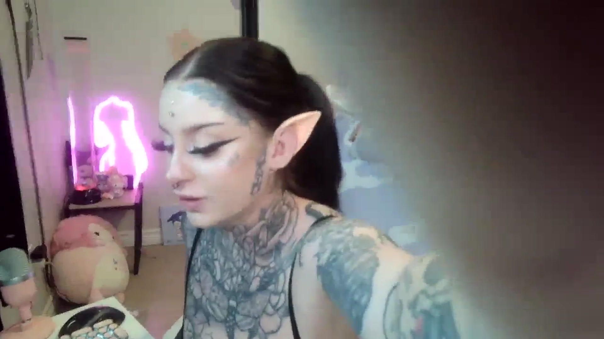 Gallery image thumbnail from Tattoobambi's myfreecams stream on, 07/25/2023, 01:43 image 2 of 20