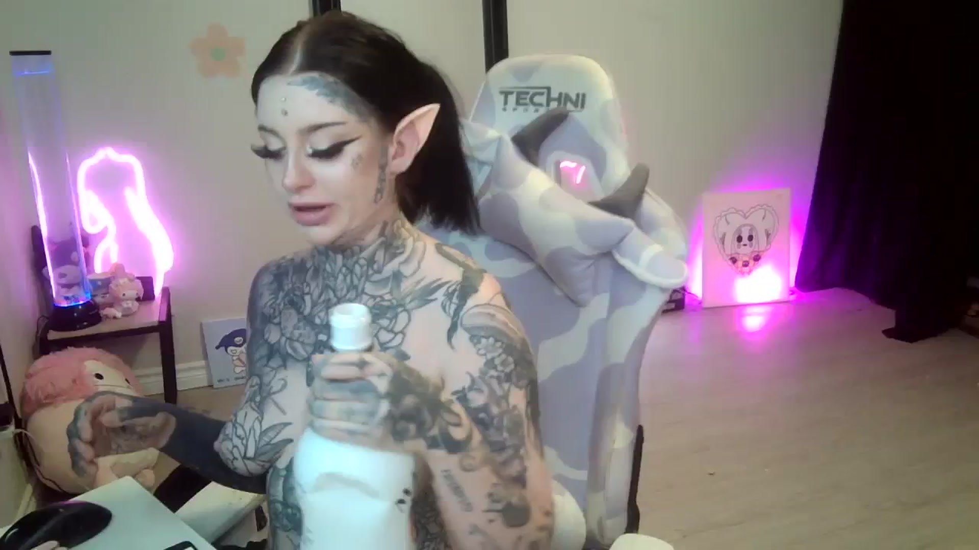 Gallery image thumbnail from Tattoobambi's myfreecams stream on, 07/25/2023, 04:20 image 17 of 20