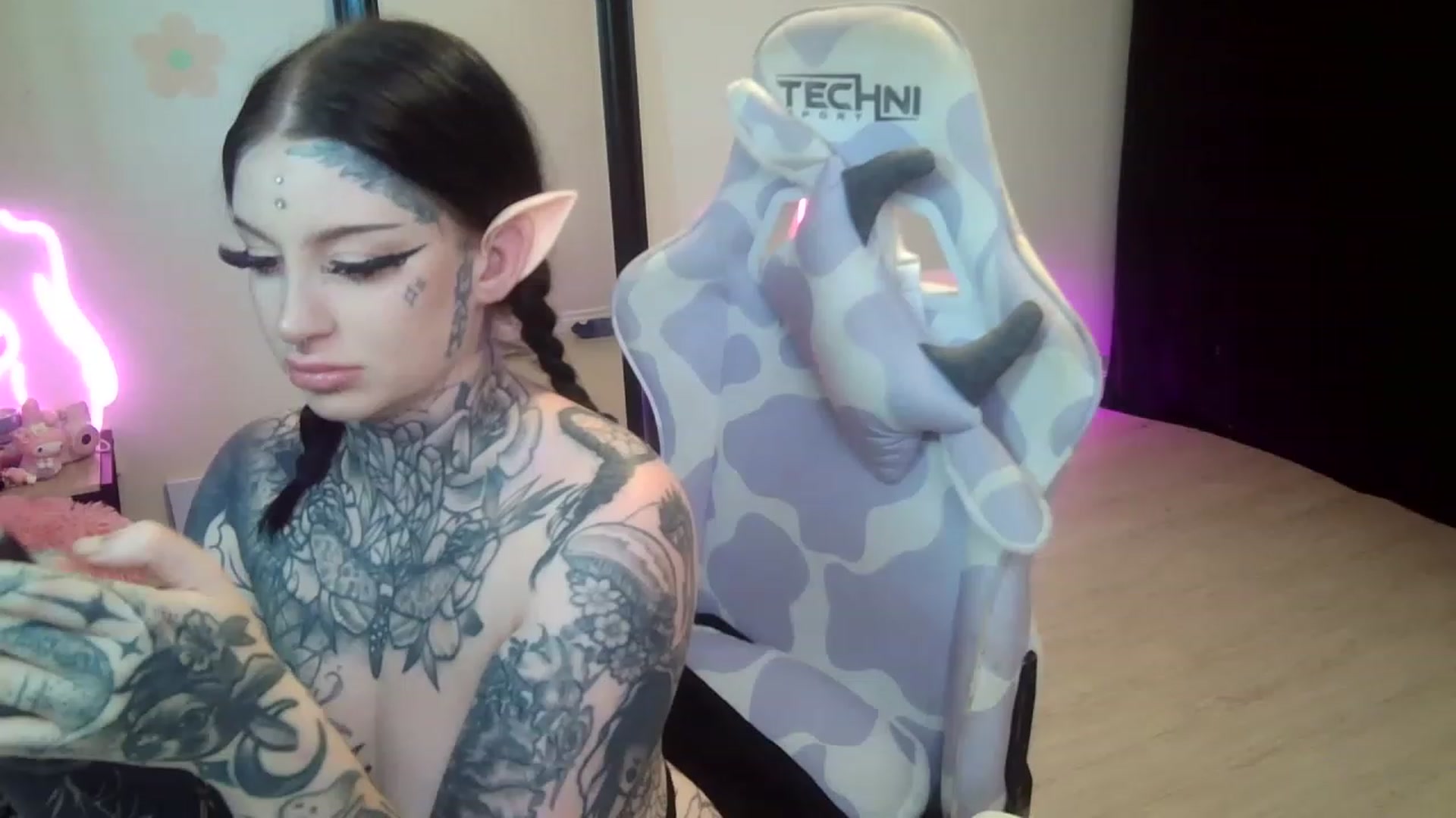 Gallery image thumbnail from Tattoobambi's myfreecams stream on, 07/27/2023, 20:38 image 2 of 20