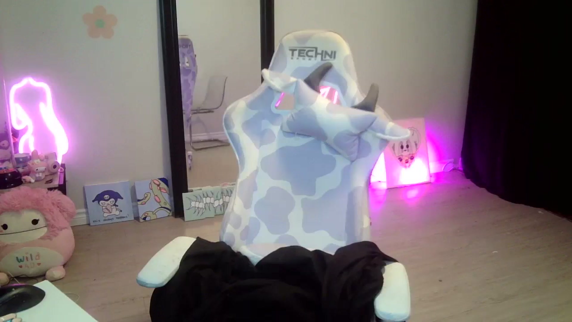 Gallery image thumbnail from Tattoobambi's myfreecams stream on, 07/29/2023, 05:08 image 15 of 20