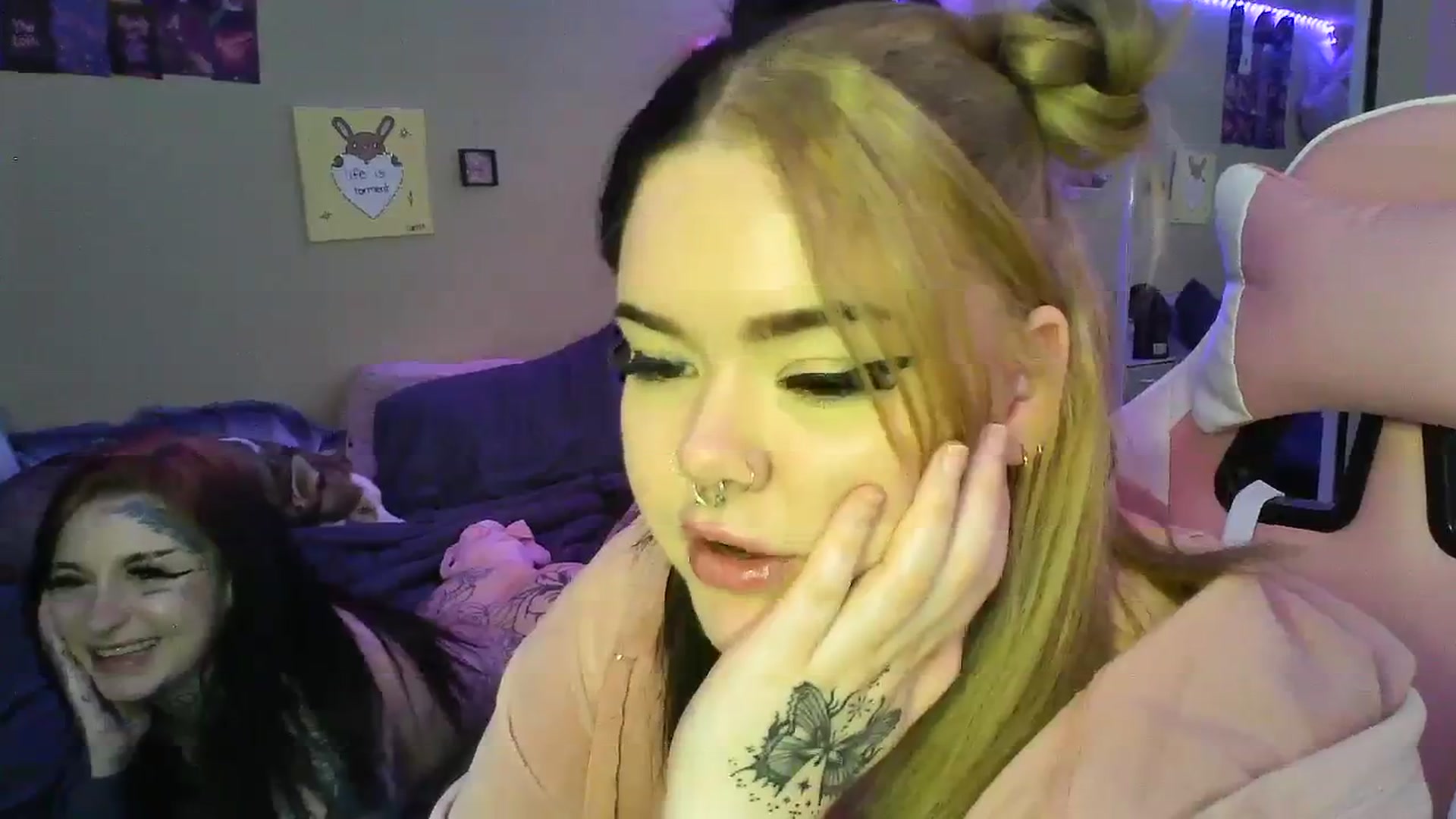 Gallery image thumbnail from Tattoobambi's myfreecams stream on, 12/22/2023, 08:50 image 9 of 20