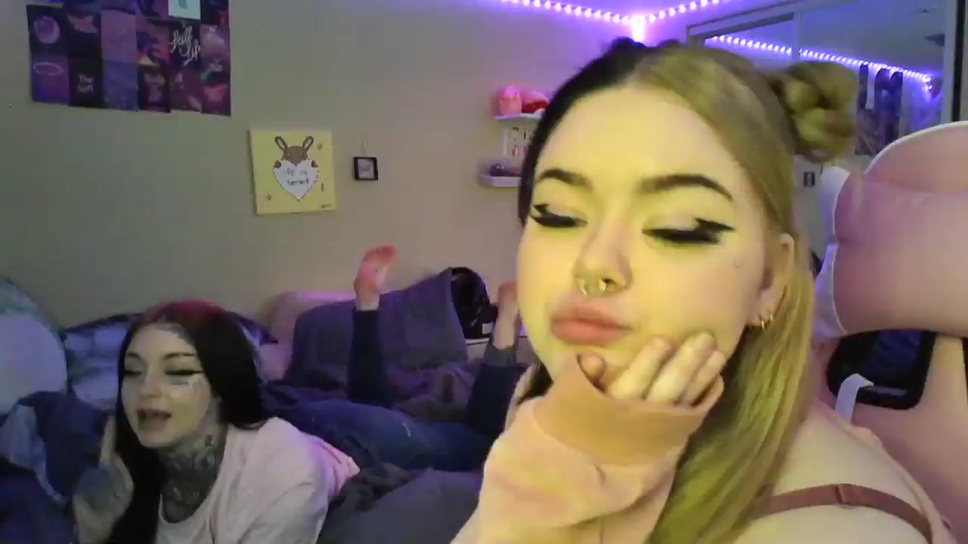 Gallery image thumbnail from Tattoobambi's myfreecams stream on, 12/22/2023, 08:50 image 1 of 20