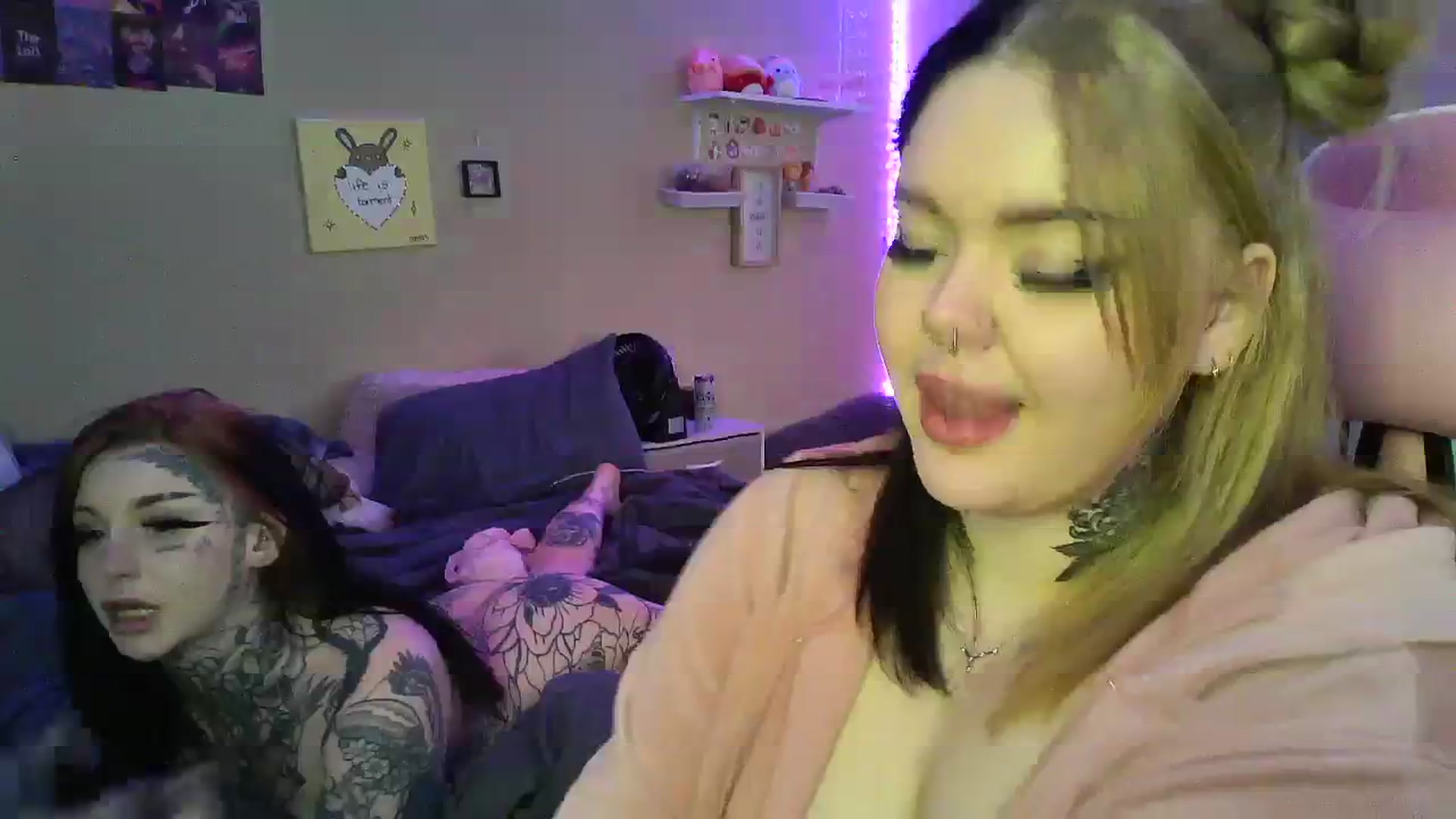 Gallery image thumbnail from Tattoobambi's myfreecams stream on, 12/22/2023, 08:50 image 8 of 20