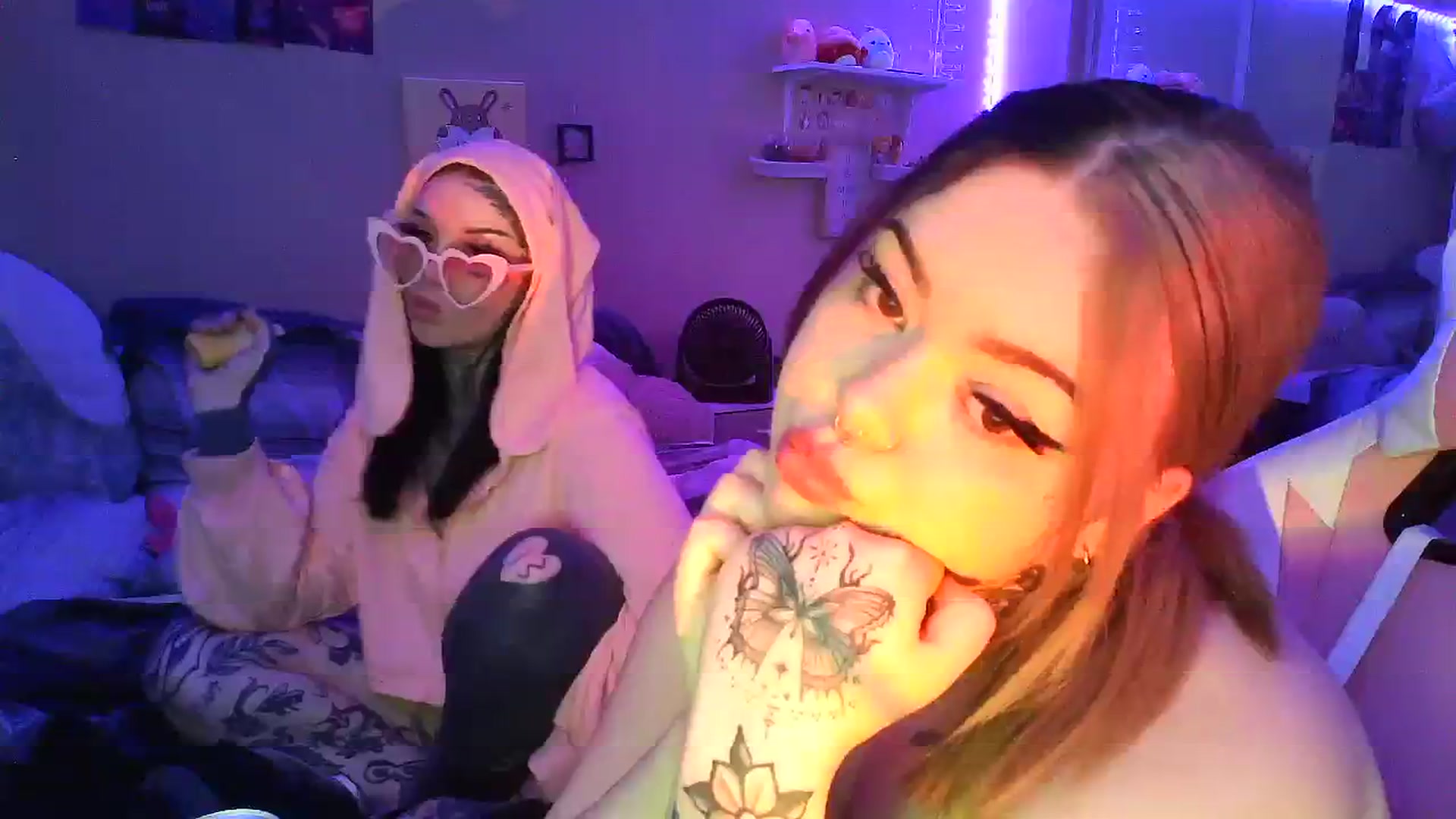 Gallery image thumbnail from Tattoobambi's myfreecams stream on, 12/24/2023, 06:52 image 16 of 20