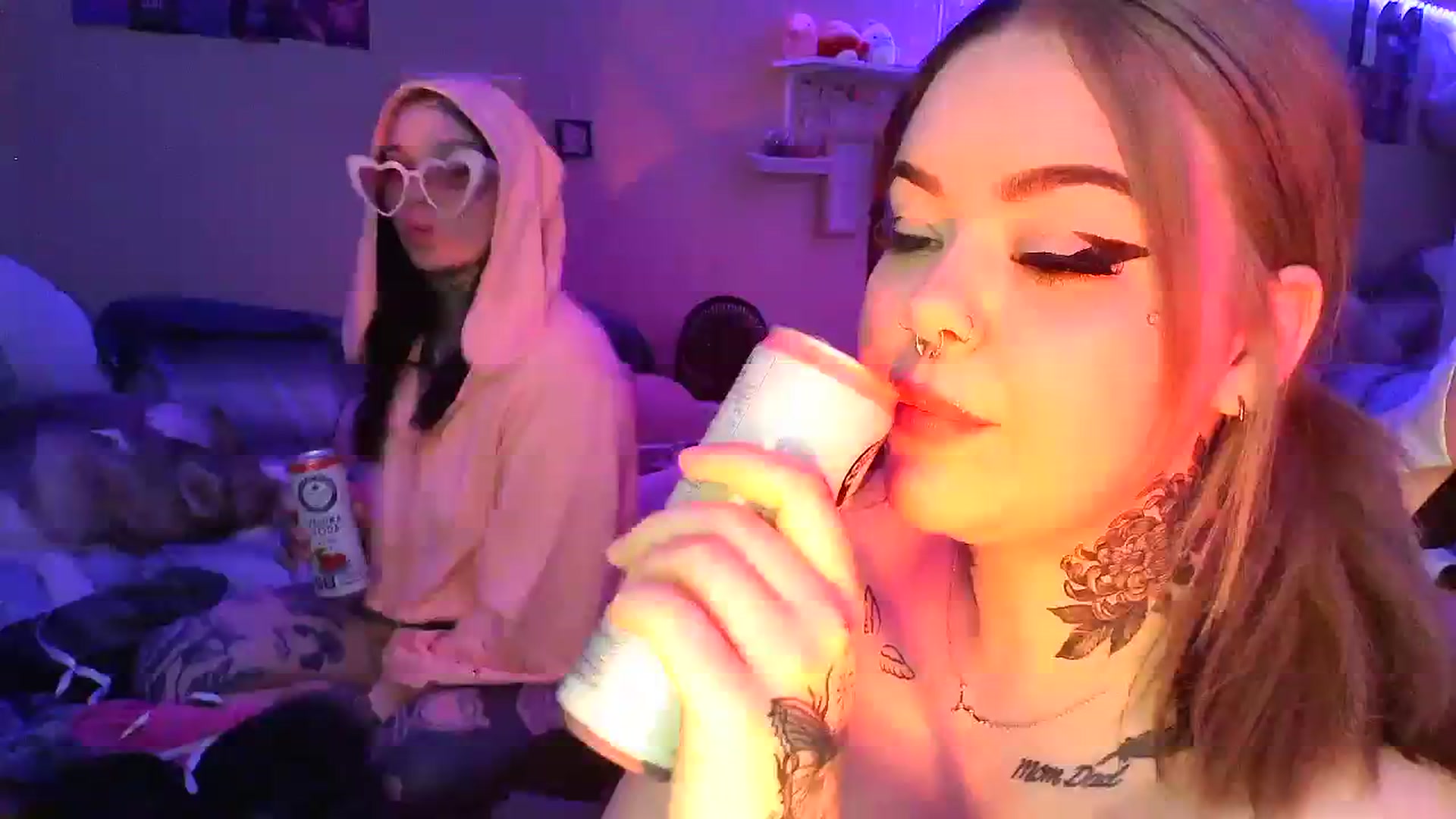 Gallery image thumbnail from Tattoobambi's myfreecams stream on, 12/24/2023, 06:52 image 11 of 20