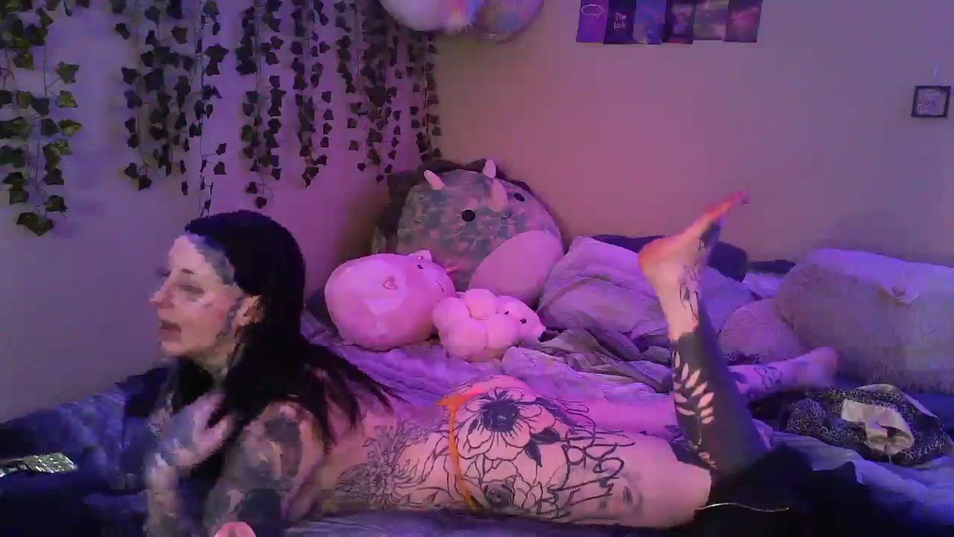 Gallery image thumbnail from Tattoobambi's myfreecams stream on, 12/28/2023, 03:52 image 17 of 20