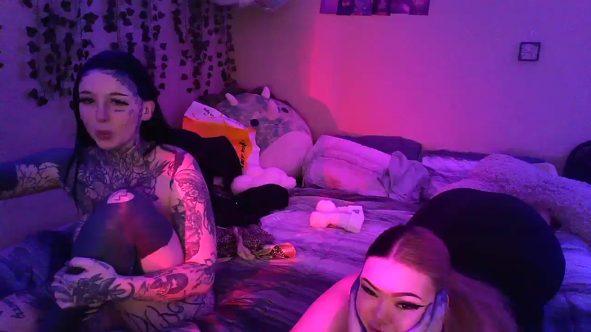 Gallery image thumbnail from Tattoobambi's myfreecams stream on, 12/28/2023, 04:16 image 16 of 20