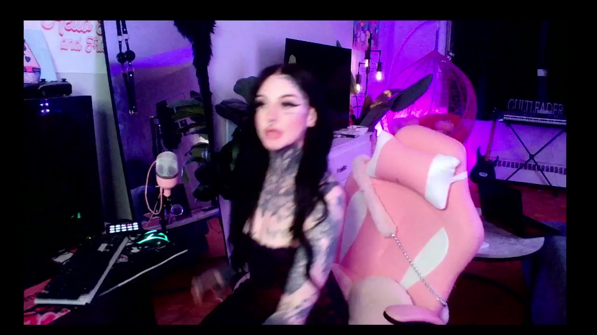 Gallery image thumbnail from Tattoobambi's myfreecams stream on, 03/28/2025, 04:39 image 1 of 20