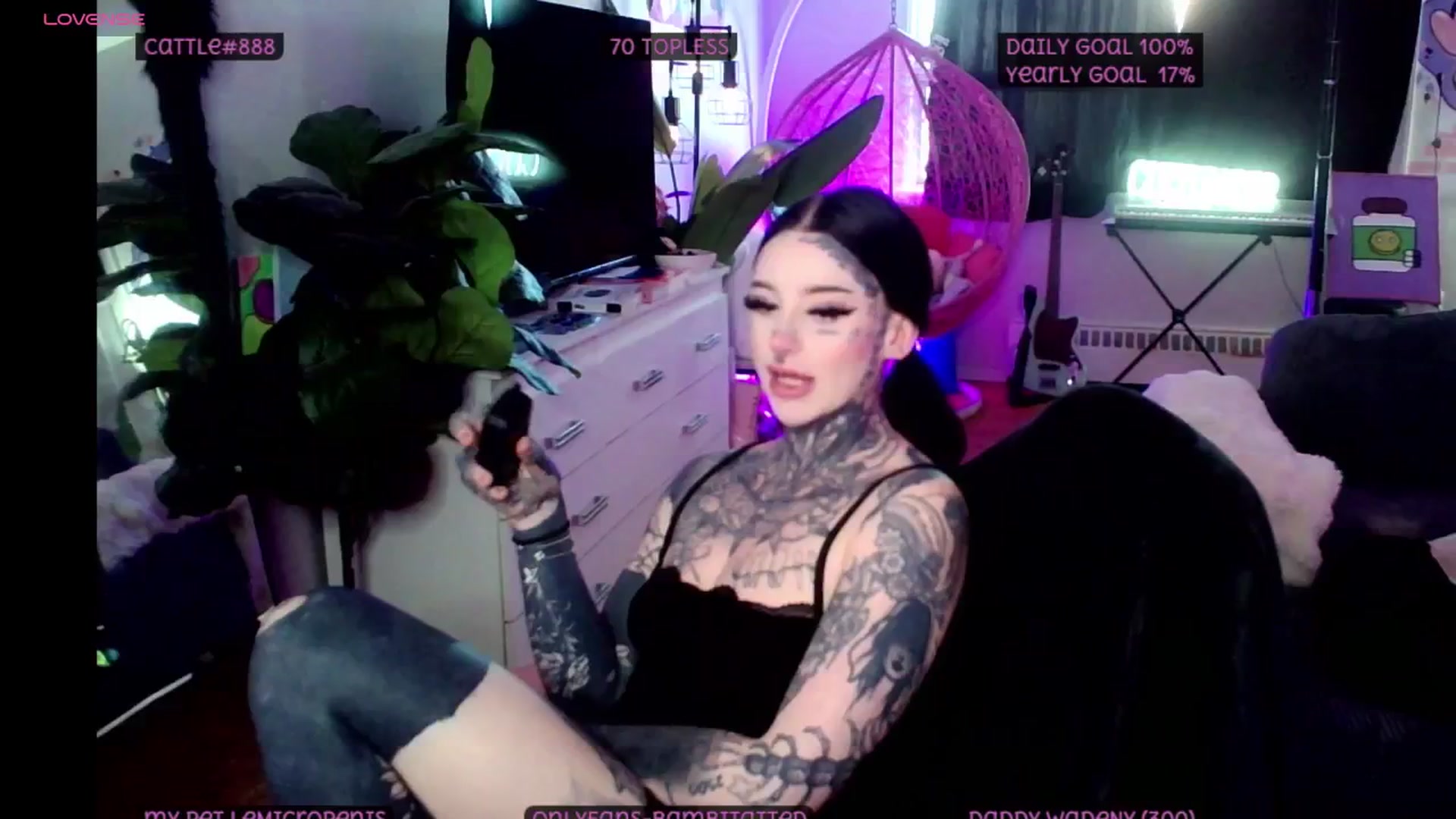 Gallery image thumbnail from Tattoobambi's myfreecams stream on, 05/01/2025, 01:17 image 5 of 20