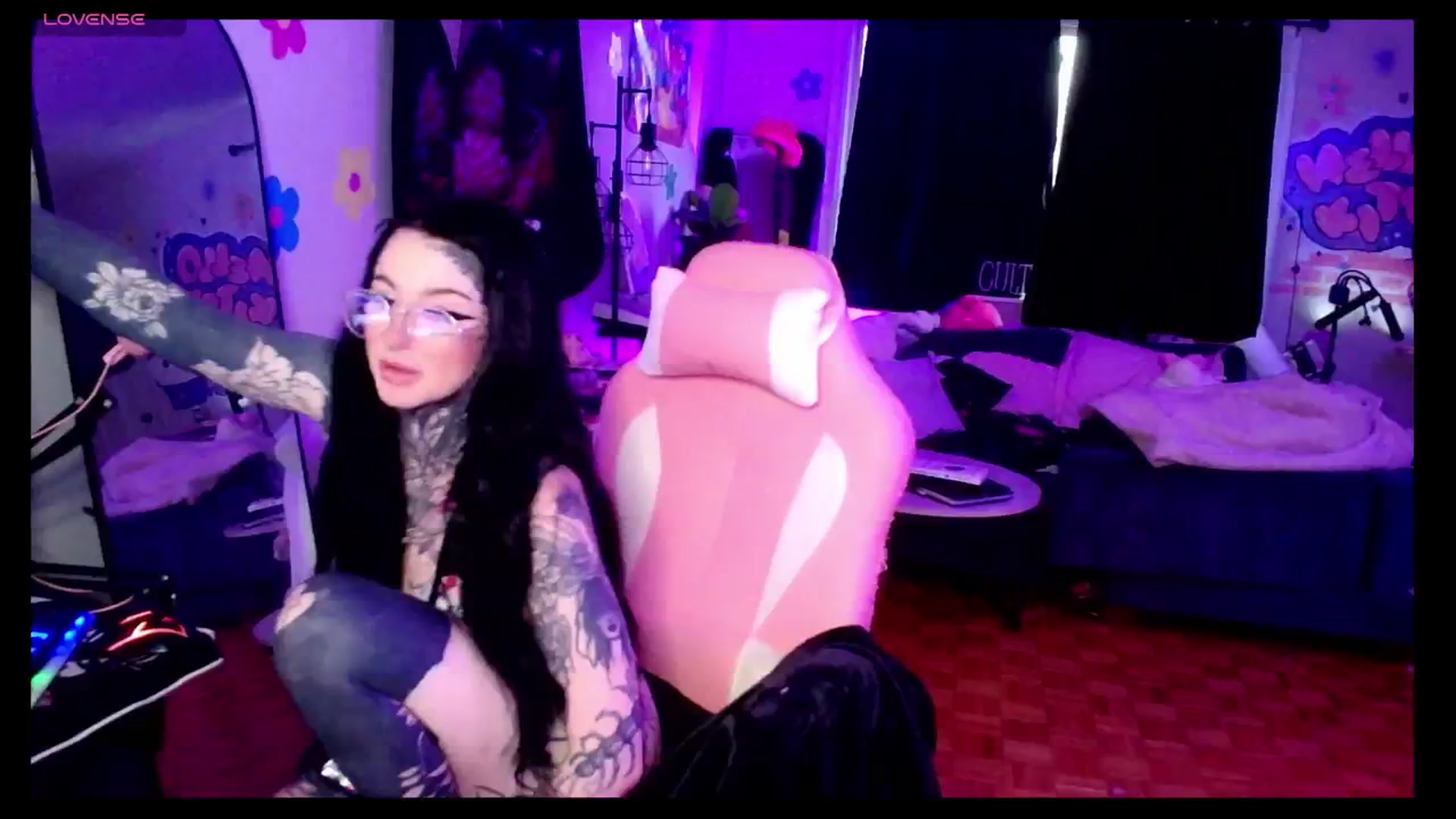 Gallery image thumbnail from Tattoobambi's myfreecams stream on, 06/18/2025, 01:01 image 17 of 20