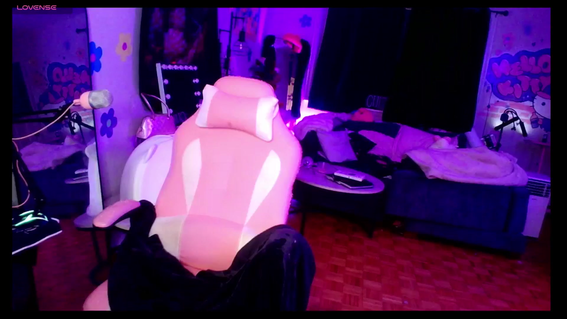 Gallery image thumbnail from Tattoobambi's myfreecams stream on, 06/18/2025, 03:41 image 4 of 20