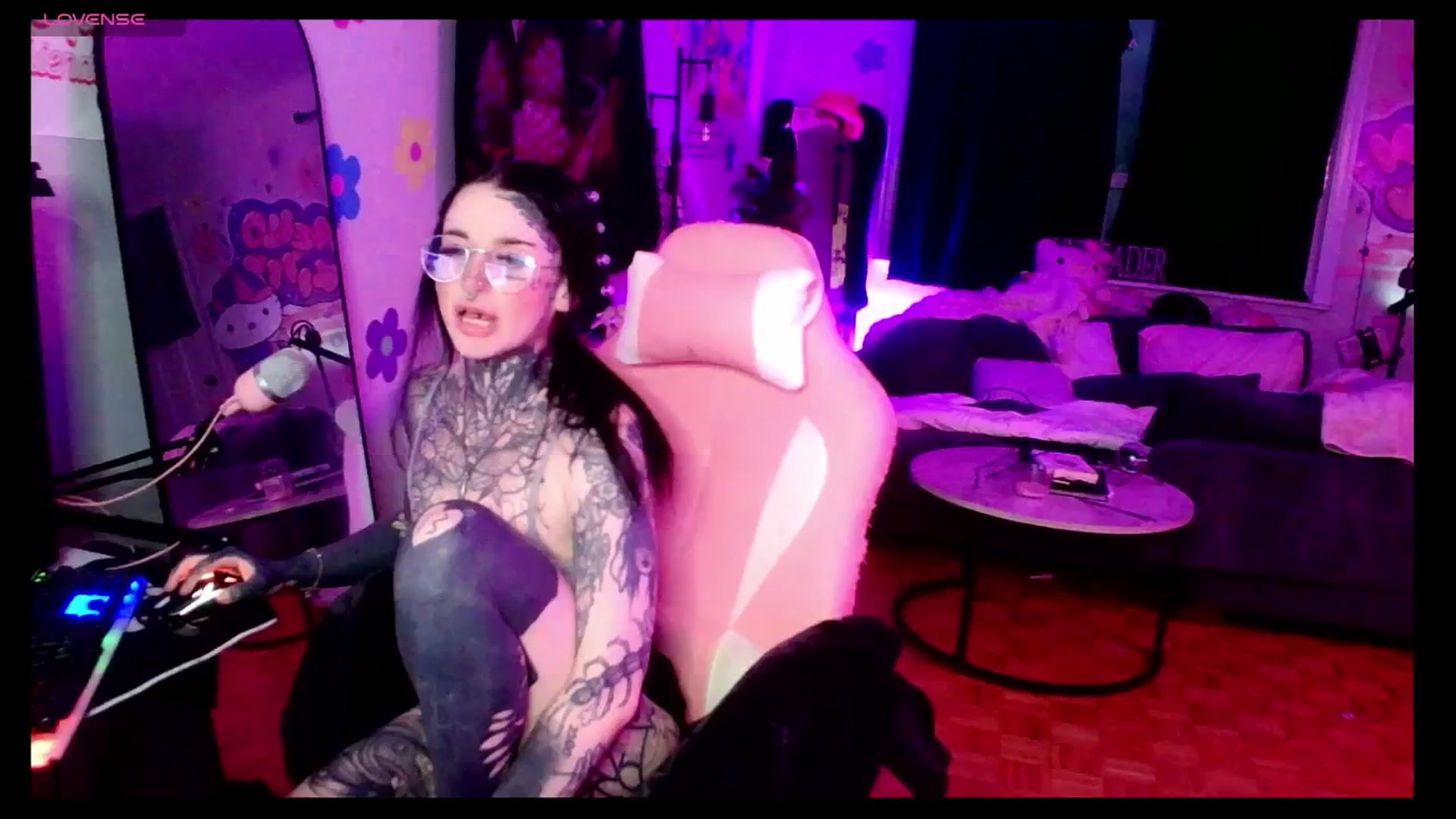 Gallery image thumbnail from Tattoobambi's myfreecams stream on, 06/20/2025, 05:01 image 4 of 20