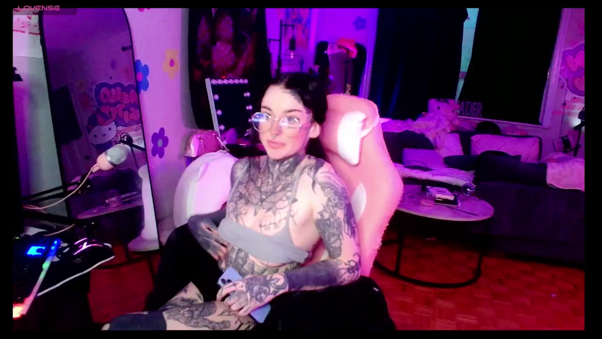 Gallery image thumbnail from Tattoobambi's myfreecams stream on, 06/20/2025, 05:01 image 3 of 20