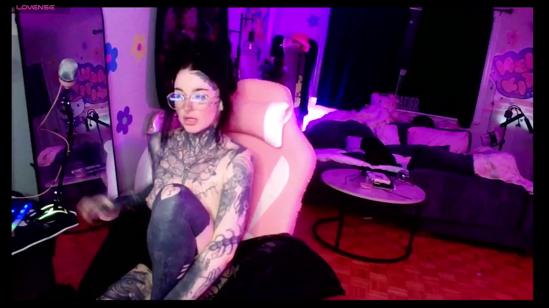 Gallery image thumbnail from Tattoobambi's myfreecams stream on, 06/20/2025, 05:01 image 10 of 20