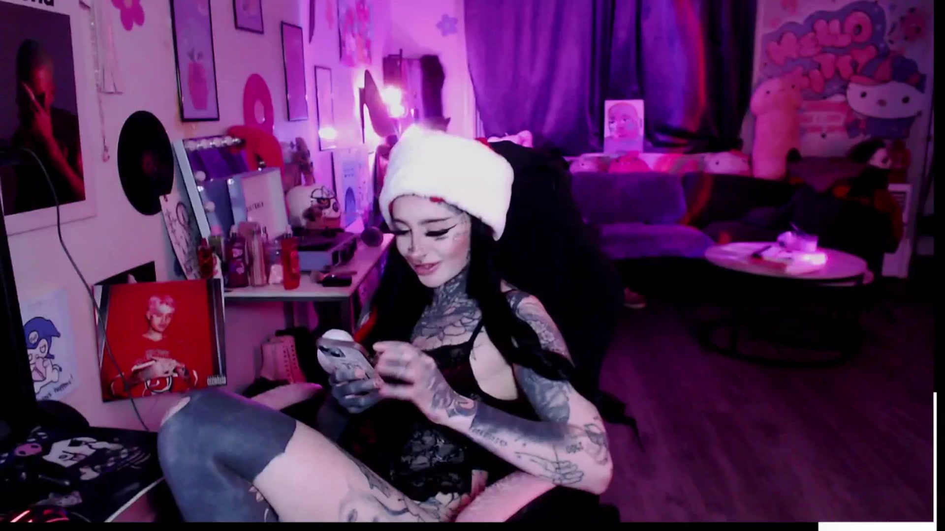 Gallery image thumbnail from Tattoobambi's myfreecams stream on, 12/25/2025, 02:02 image 12 of 20