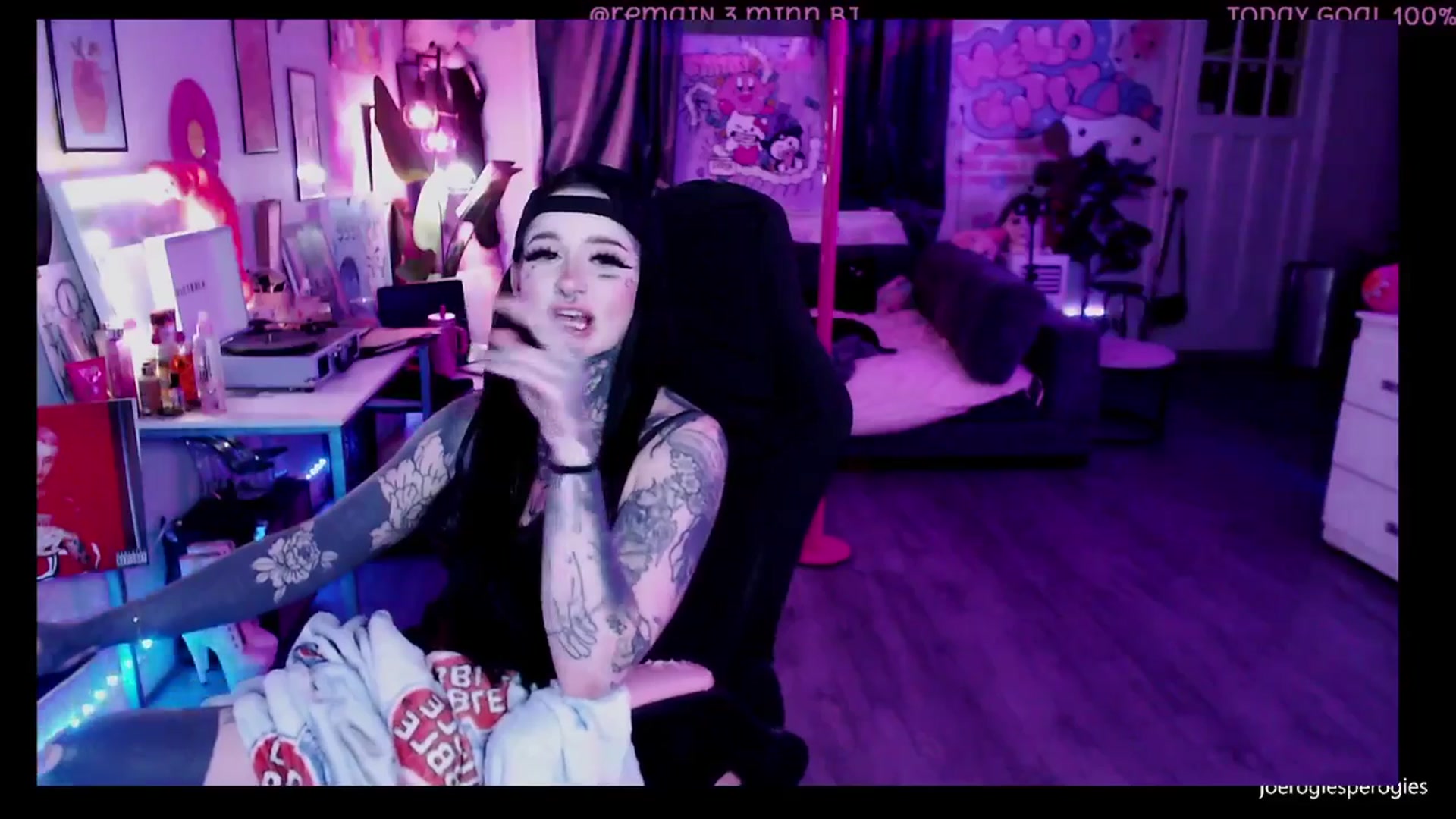 Gallery image thumbnail from Tattoobambi's myfreecams stream on, 01/04/2026, 06:39 image 15 of 20