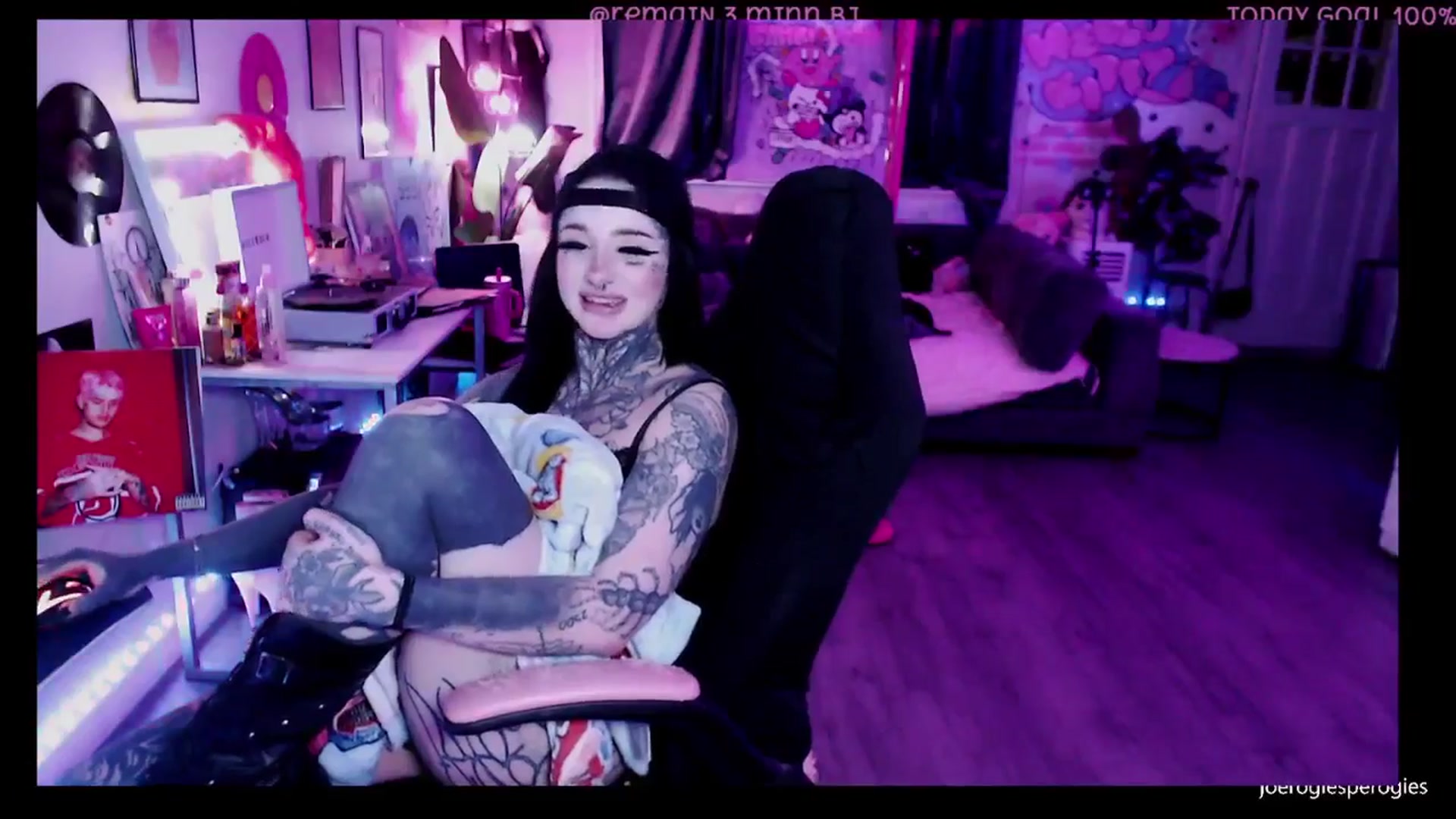 Gallery image thumbnail from Tattoobambi's myfreecams stream on, 01/04/2026, 06:39 image 13 of 20