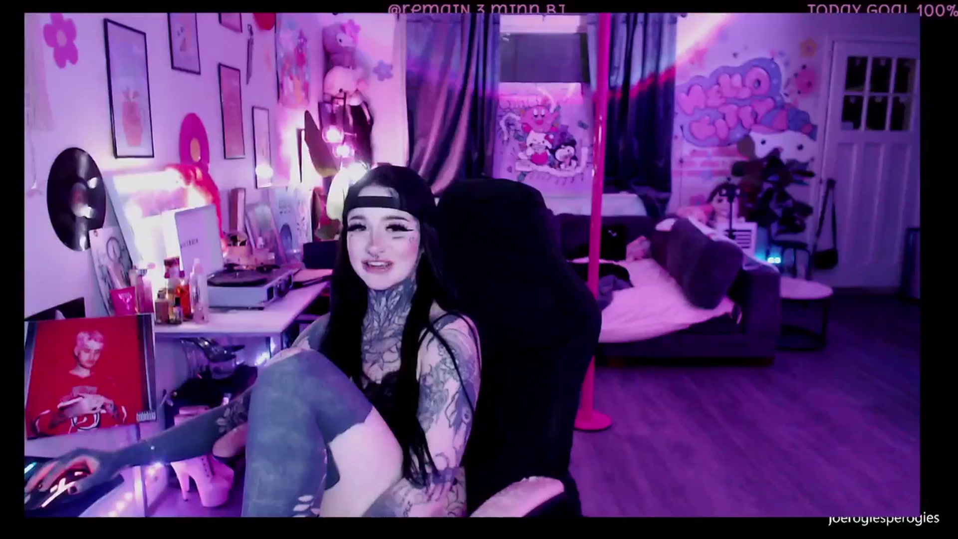 Gallery image thumbnail from Tattoobambi's myfreecams stream on, 01/04/2026, 06:39 image 8 of 20