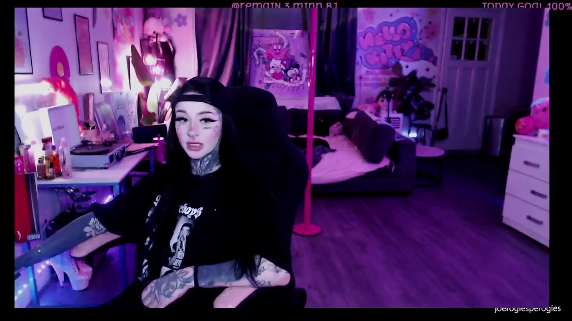 Gallery image thumbnail from Tattoobambi's myfreecams stream on, 01/04/2026, 06:39 image 2 of 20
