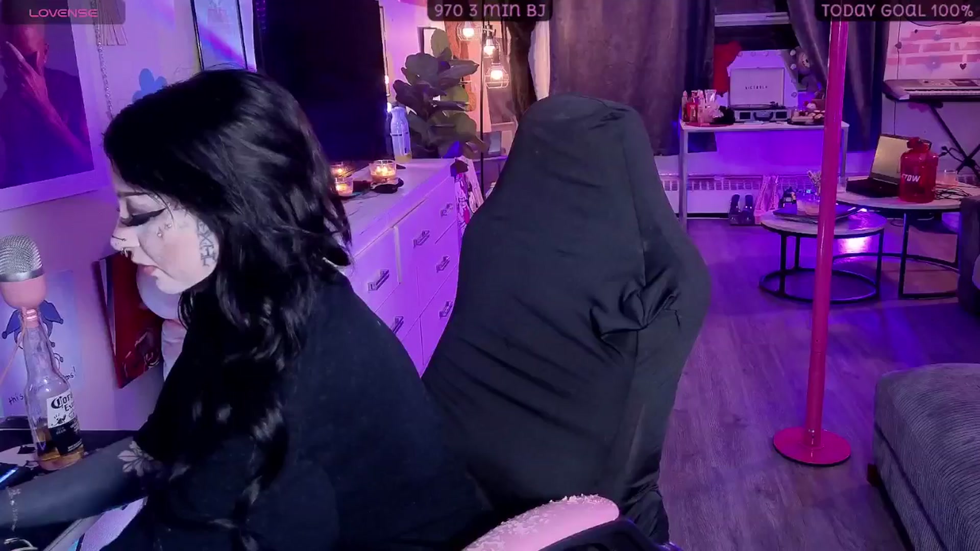 Gallery image thumbnail from Tattoobambi's myfreecams stream on, 01/25/2026, 03:56 image 4 of 20
