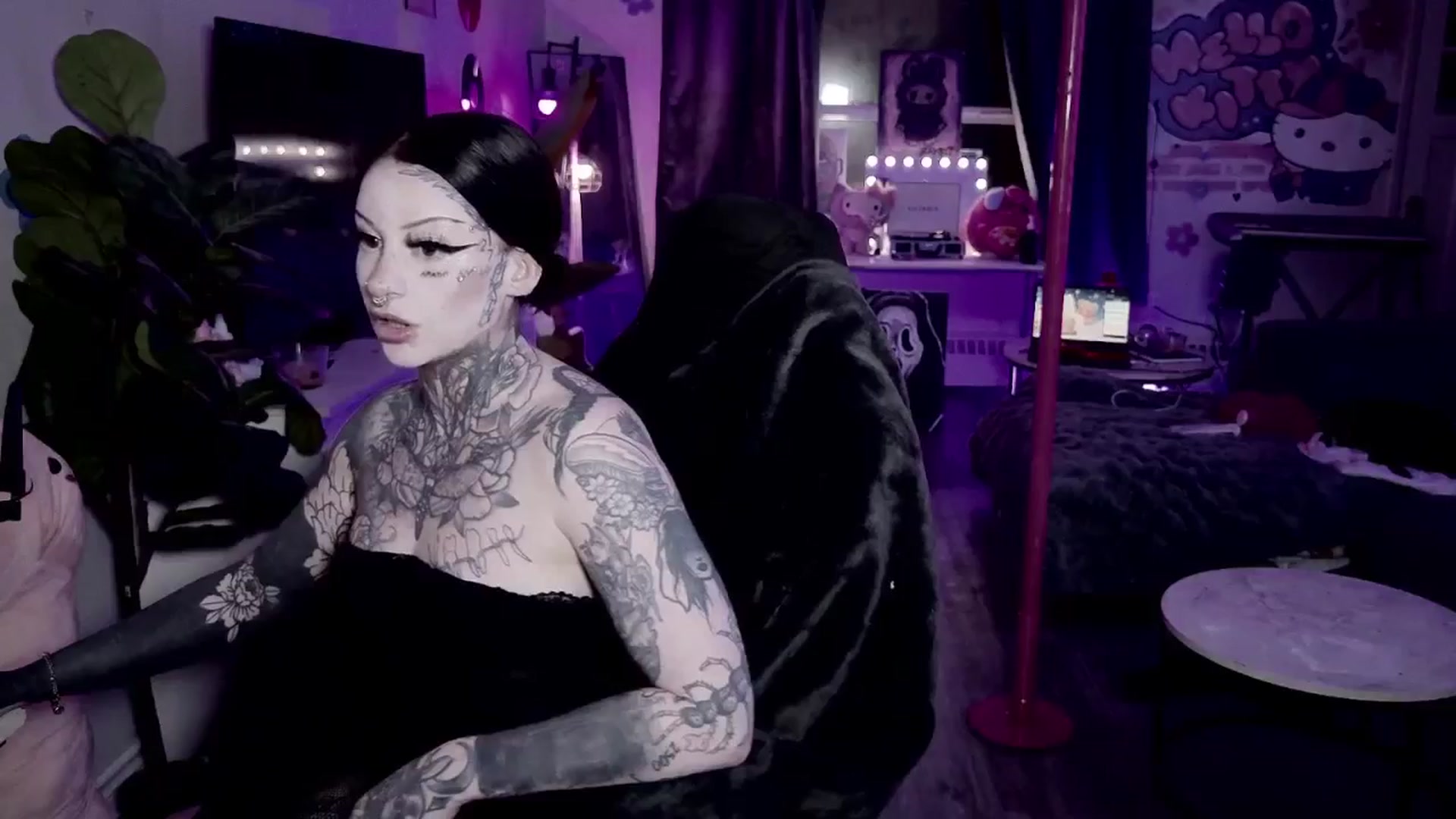Gallery image thumbnail from Tattoobambi's myfreecams stream on, 02/18/2026, 01:03 image 11 of 20