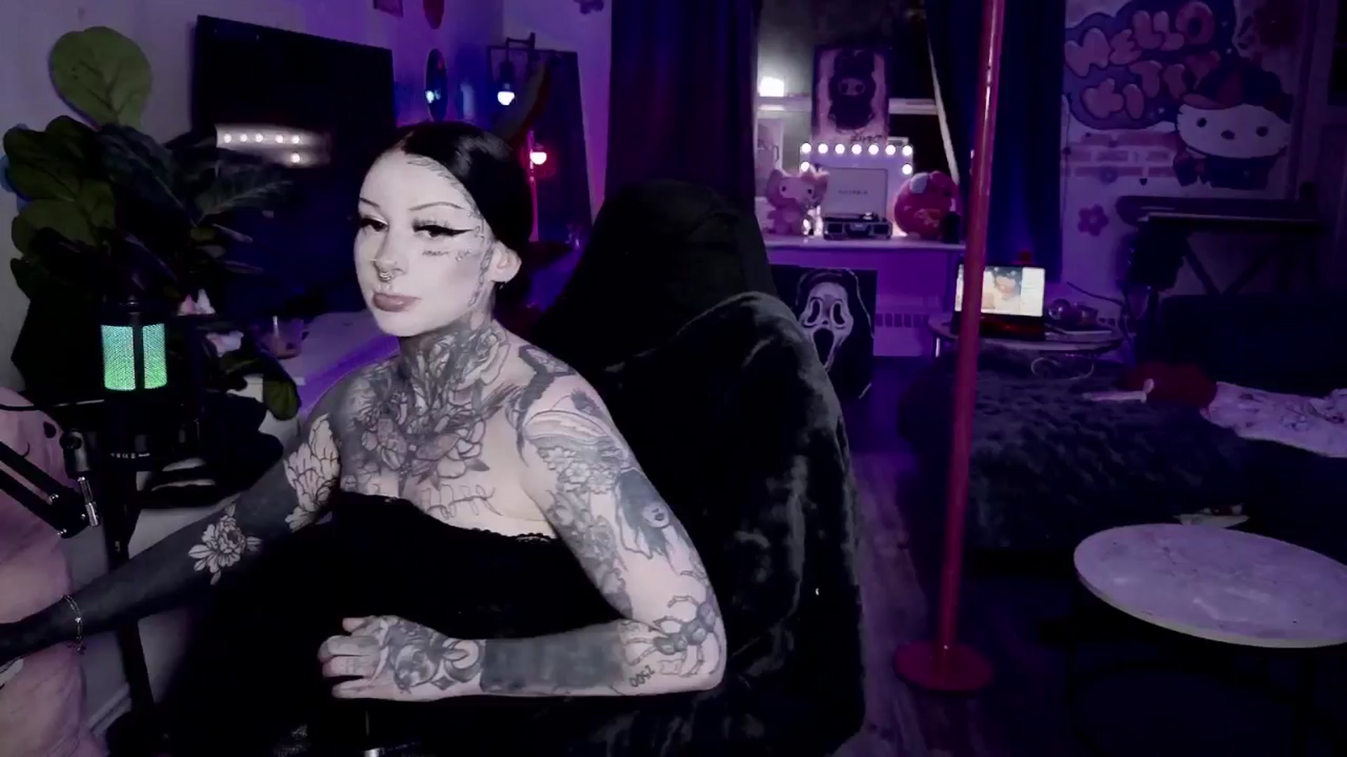 Gallery image thumbnail from Tattoobambi's myfreecams stream on, 02/18/2026, 01:03 image 18 of 20