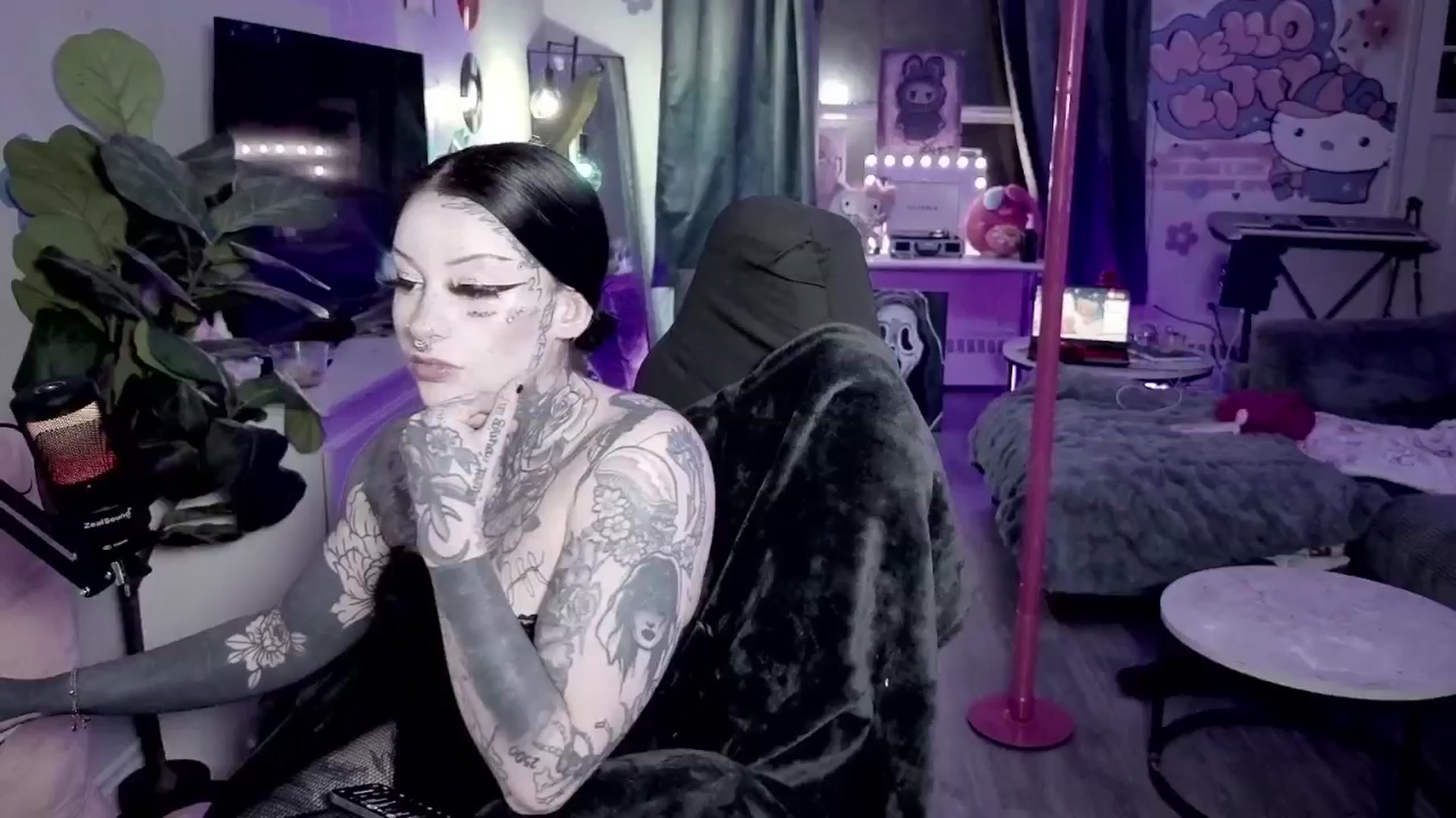 Gallery image thumbnail from Tattoobambi's myfreecams stream on, 02/18/2026, 01:03 image 16 of 20