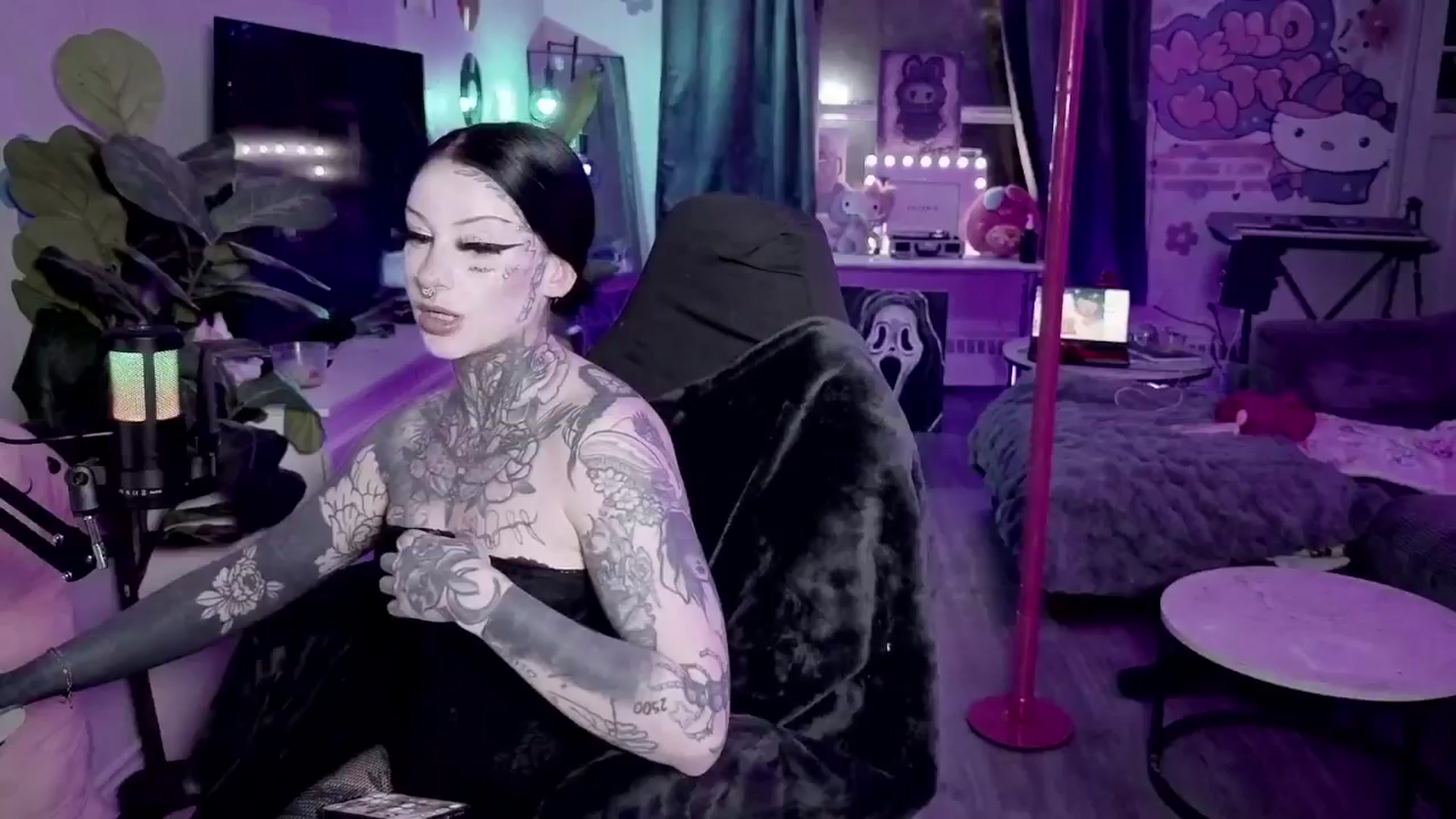 Gallery image thumbnail from Tattoobambi's myfreecams stream on, 02/18/2026, 01:03 image 17 of 20