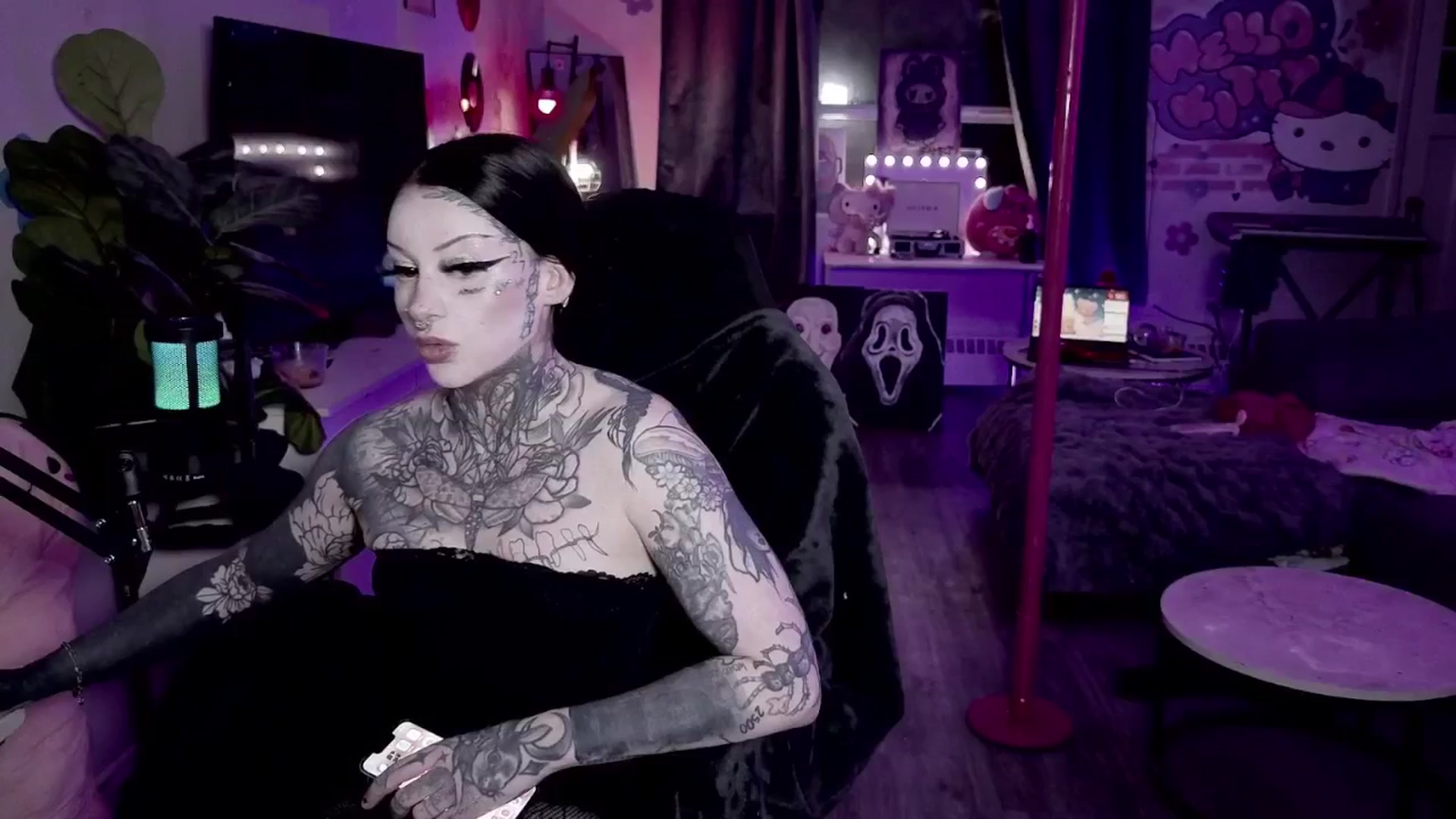 Gallery image thumbnail from Tattoobambi's myfreecams stream on, 02/18/2026, 01:03 image 19 of 20