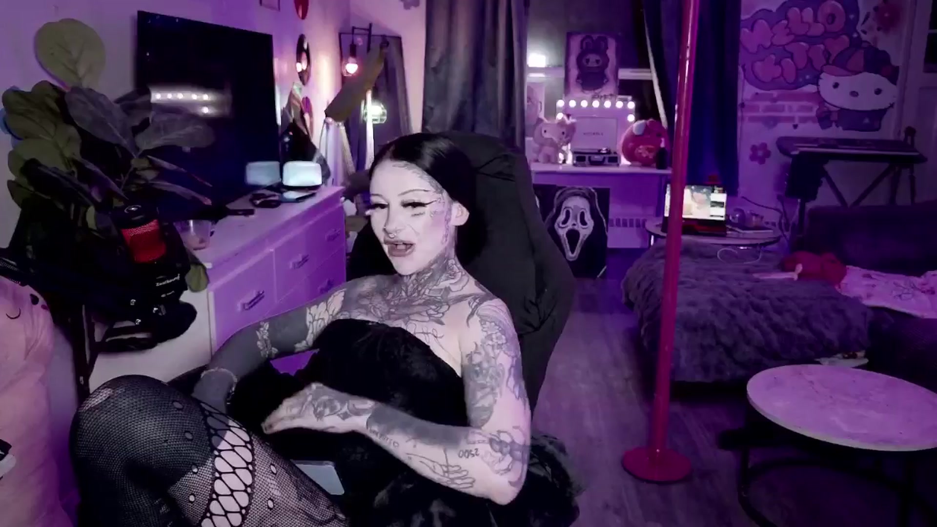 Gallery image thumbnail from Tattoobambi's myfreecams stream on, 02/18/2026, 01:52 image 5 of 20
