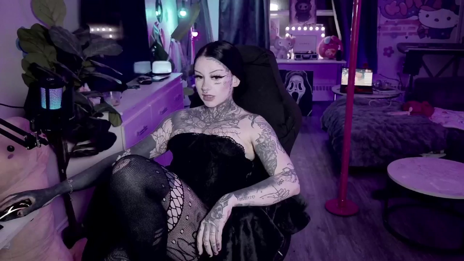 Gallery image thumbnail from Tattoobambi's myfreecams stream on, 02/18/2026, 01:52 image 9 of 20