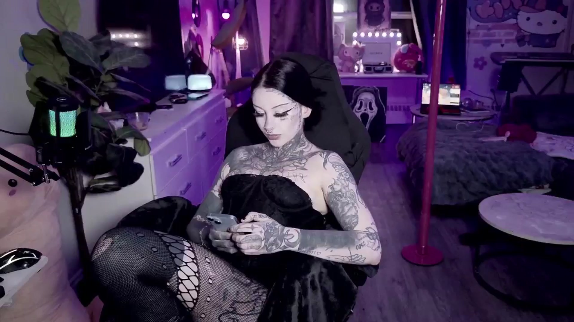 Gallery image thumbnail from Tattoobambi's myfreecams stream on, 02/18/2026, 01:52 image 11 of 20