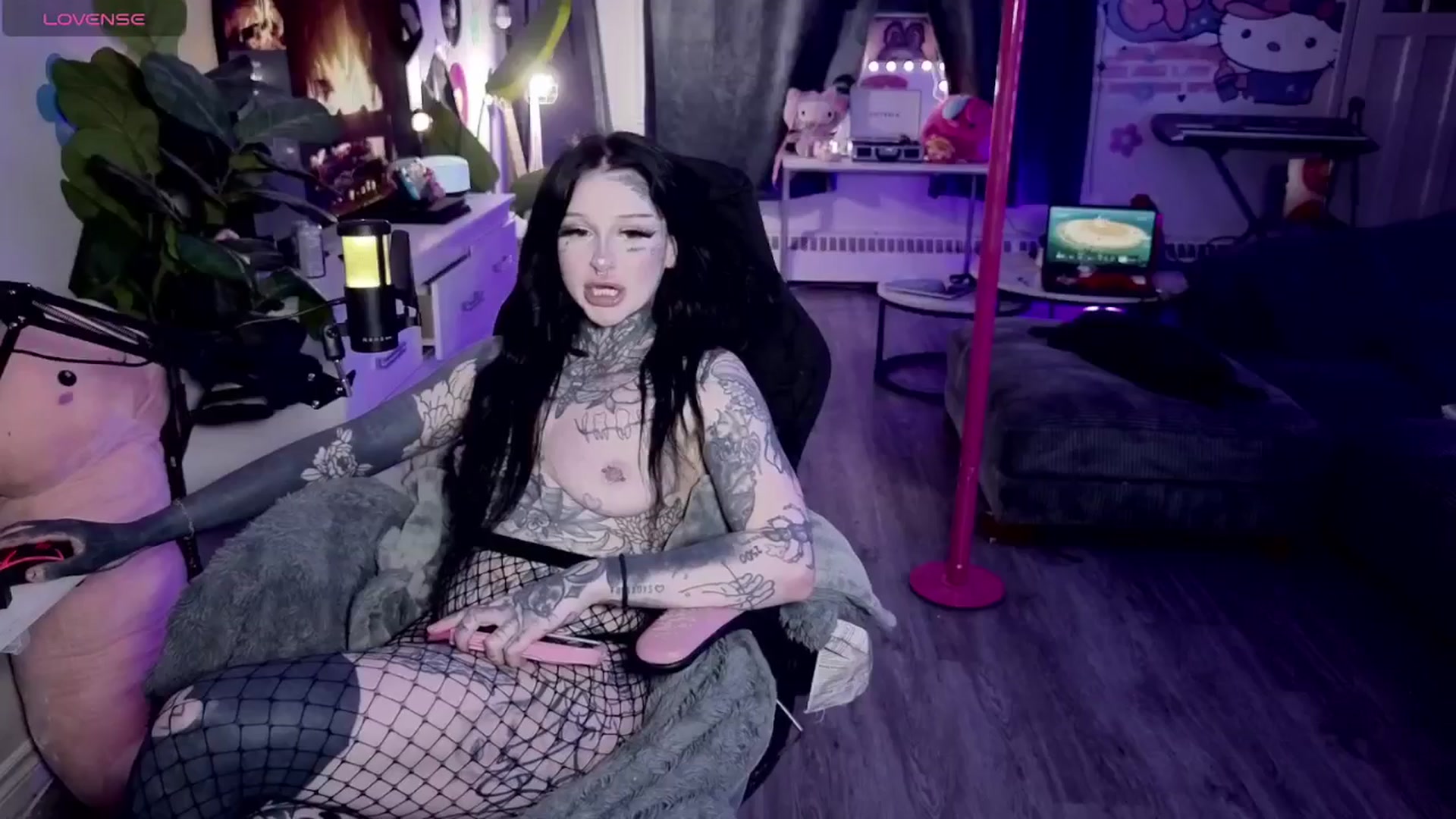 Gallery image thumbnail from Tattoobambi's myfreecams stream on, 03/08/2026, 04:51 image 4 of 20