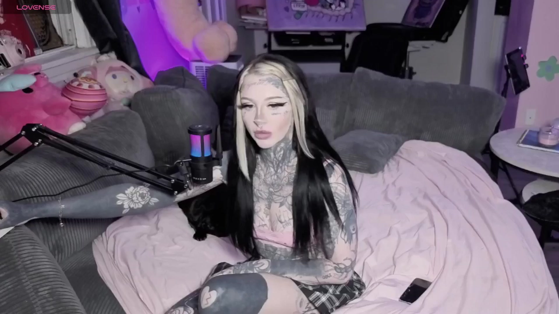 Gallery image thumbnail from Tattoobambi's myfreecams stream on, 04/06/2026, 04:05 image 6 of 20