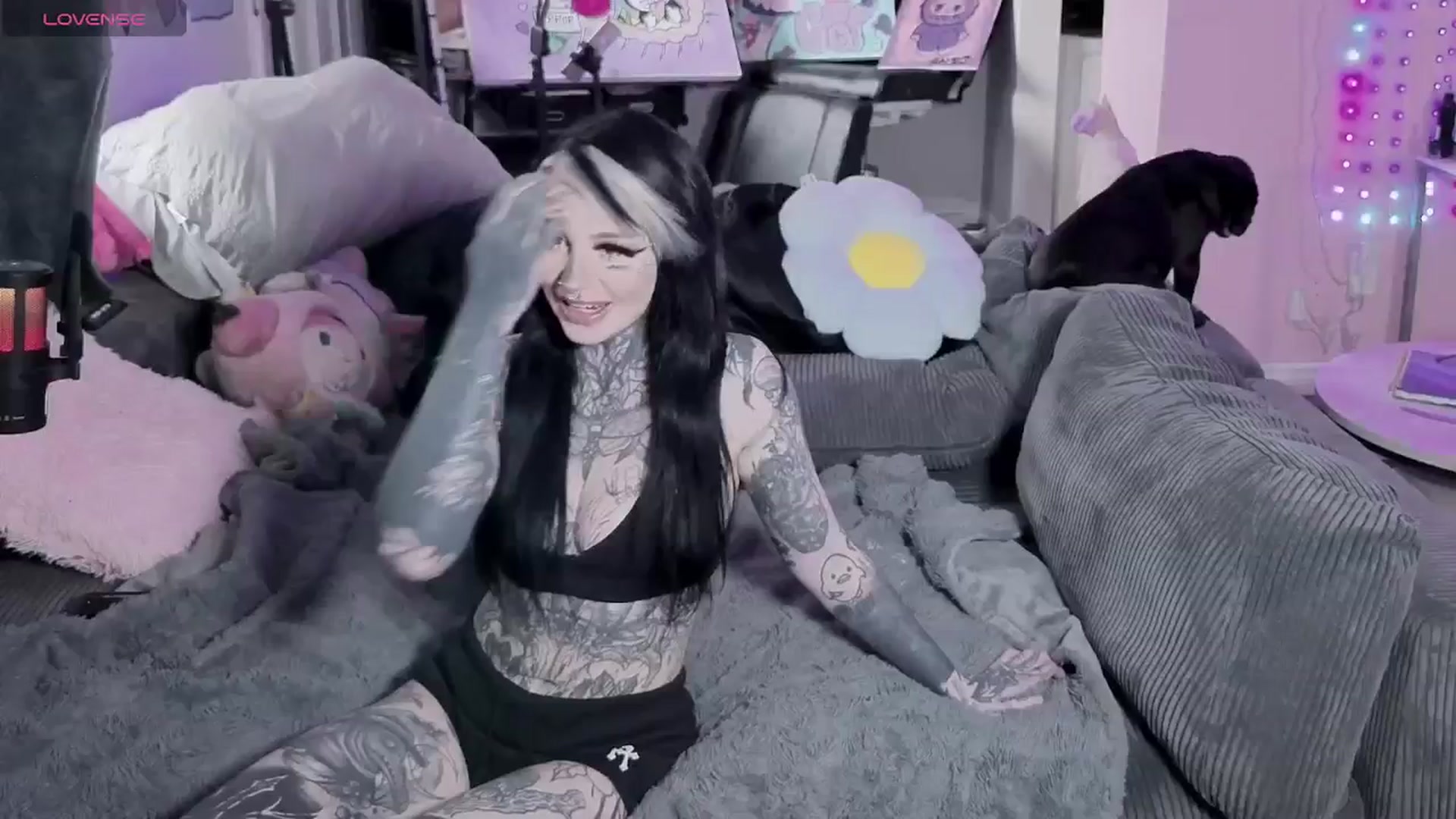 Gallery image thumbnail from Tattoobambi's myfreecams stream on, 04/16/2026, 21:14 image 18 of 20