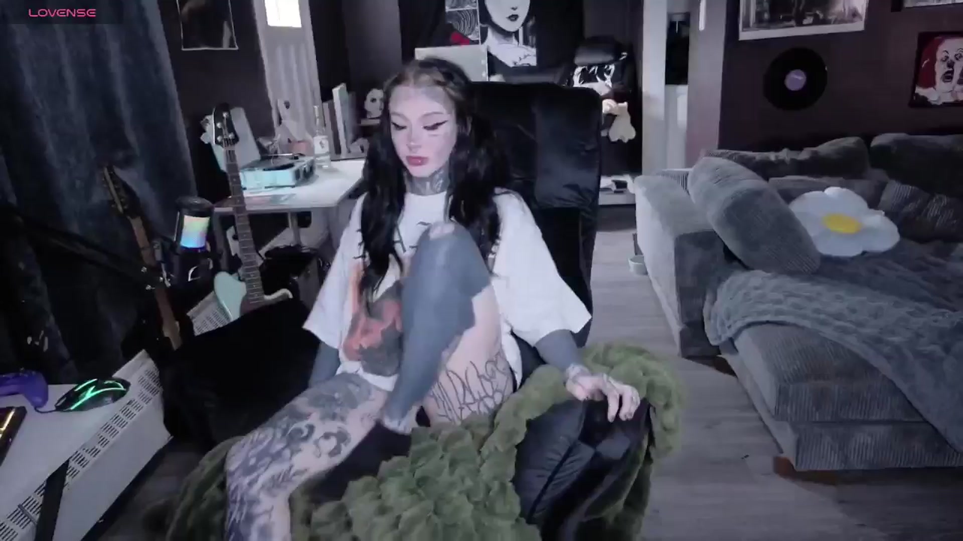 Gallery image thumbnail from Tattoobambi's myfreecams stream on, 04/29/2026, 22:45 image 16 of 20
