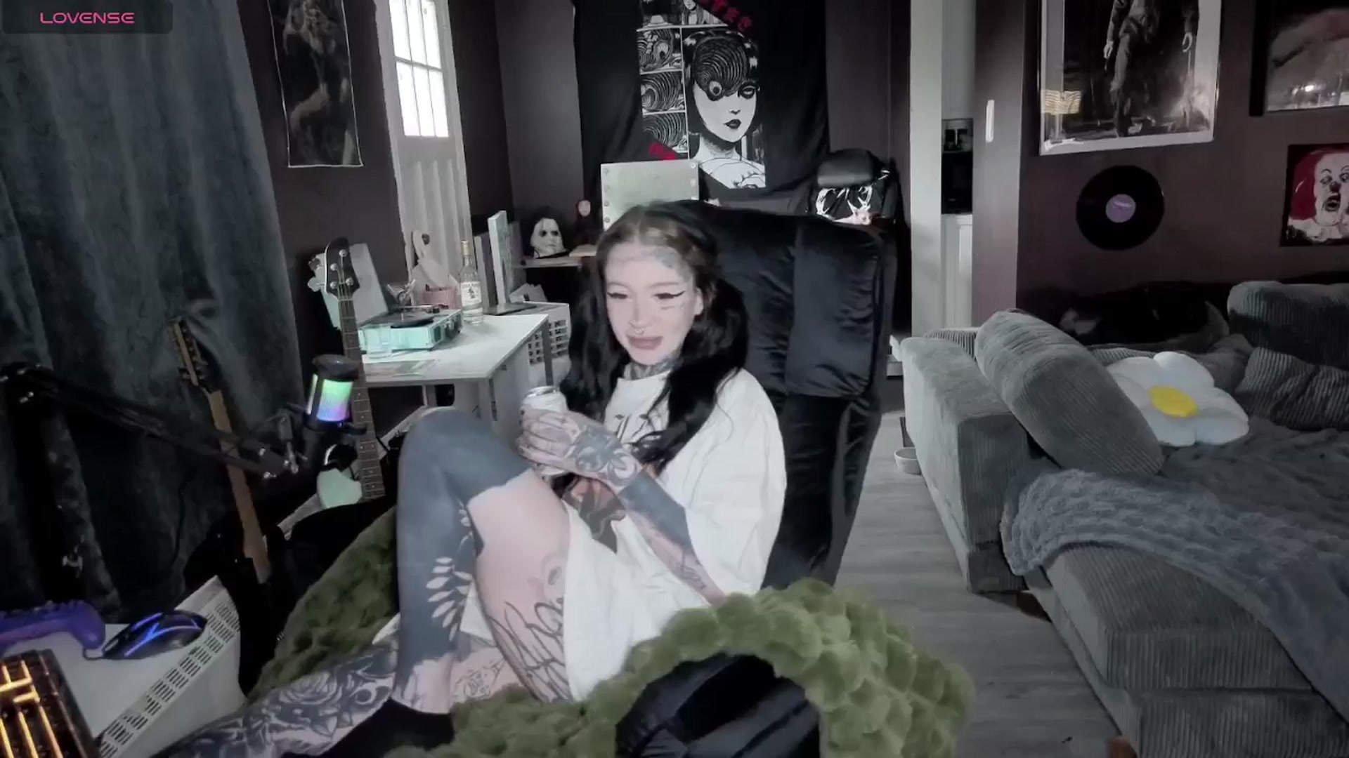 Gallery image thumbnail from Tattoobambi's myfreecams stream on, 04/29/2026, 22:45 image 2 of 20
