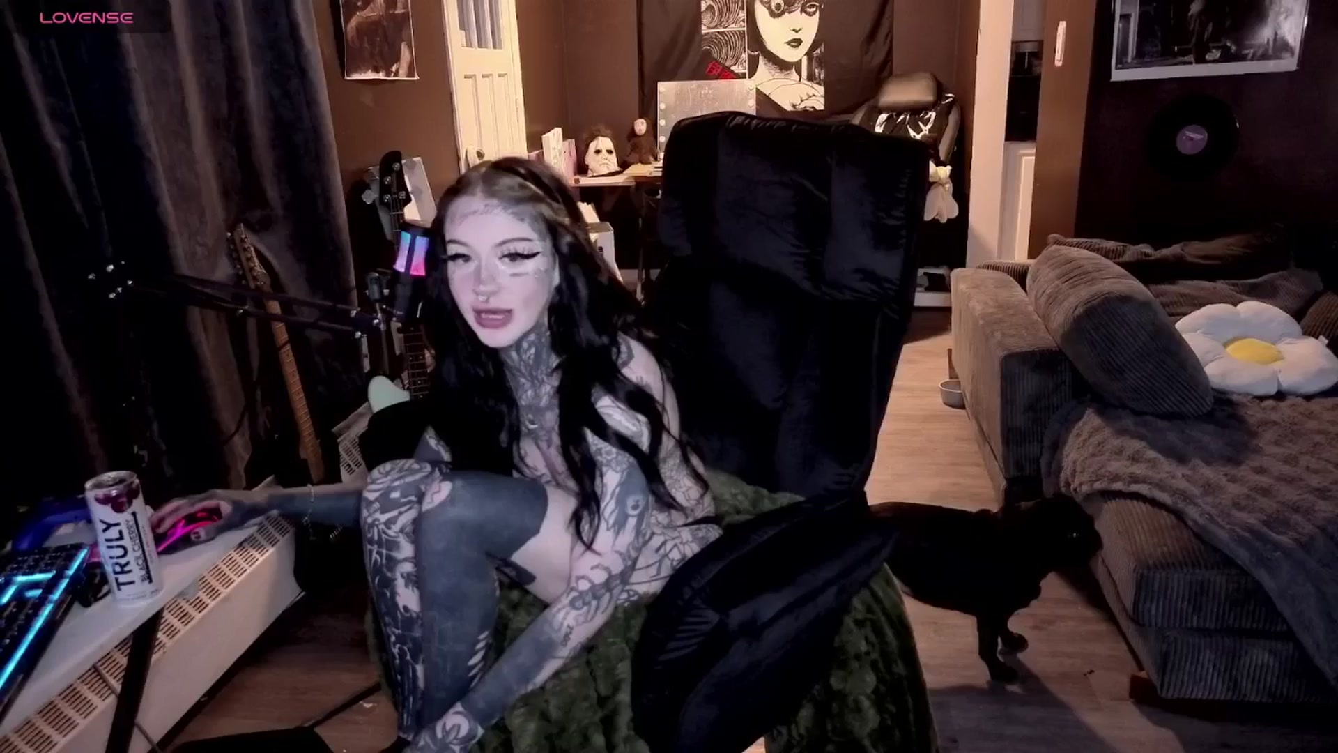 Gallery image thumbnail from Tattoobambi's myfreecams stream on, 04/30/2026, 24:02 image 11 of 20