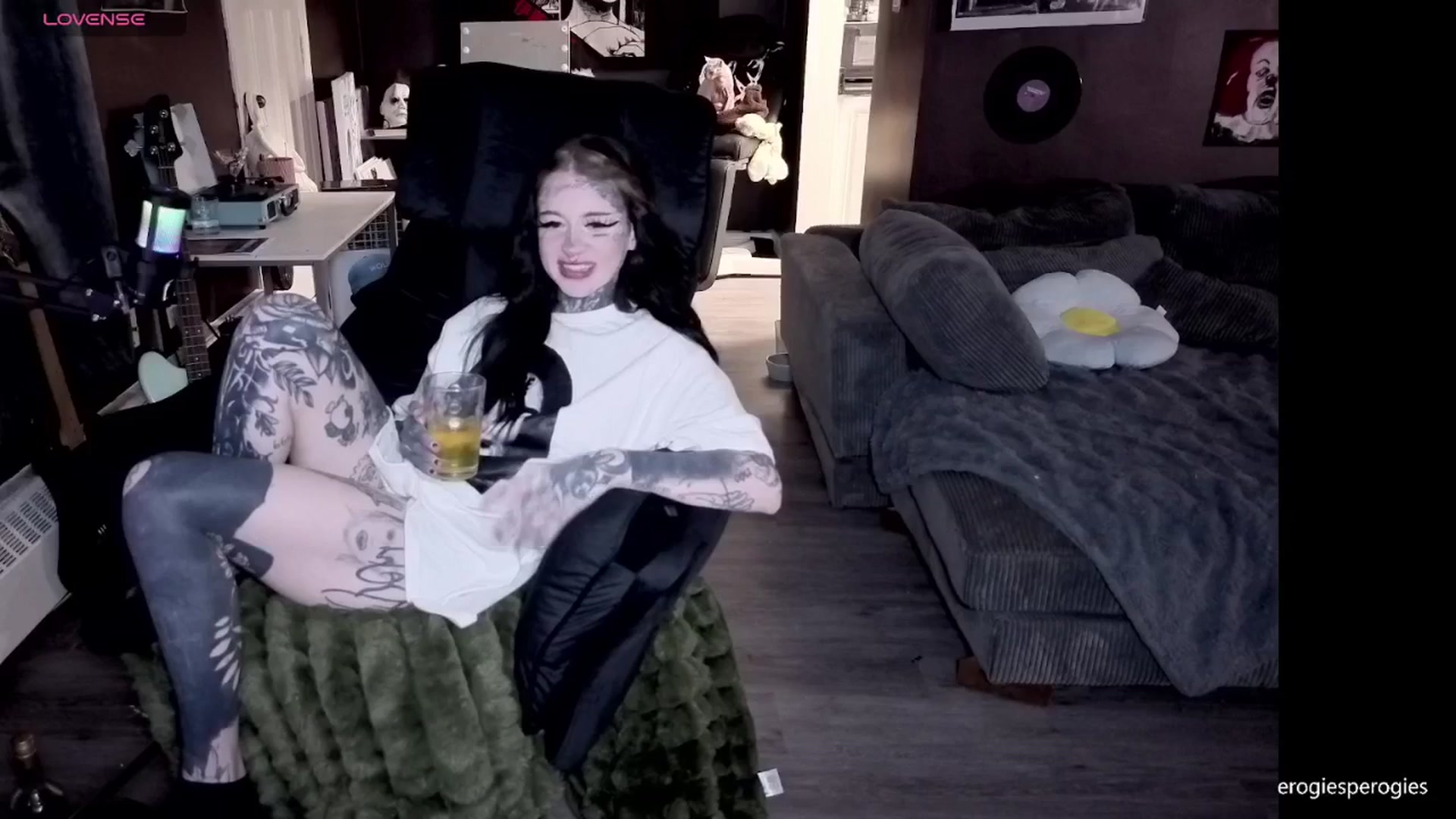 Gallery image thumbnail from Tattoobambi's myfreecams stream on, 04/30/2026, 24:02 image 20 of 20