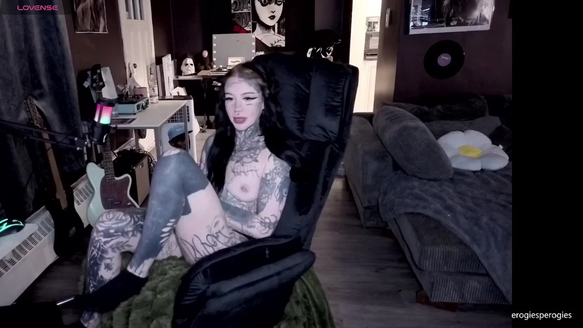 Gallery image thumbnail from Tattoobambi's myfreecams stream on, 04/30/2026, 02:21 image 10 of 20