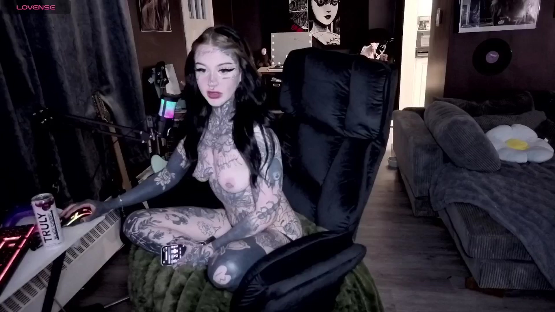 Gallery image thumbnail from Tattoobambi's myfreecams stream on, 04/30/2026, 02:21 image 5 of 20
