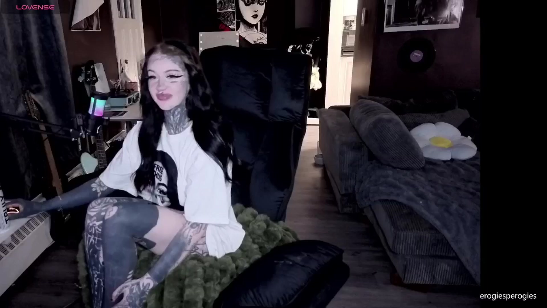 Gallery image thumbnail from Tattoobambi's myfreecams stream on, 04/30/2026, 02:21 image 16 of 20