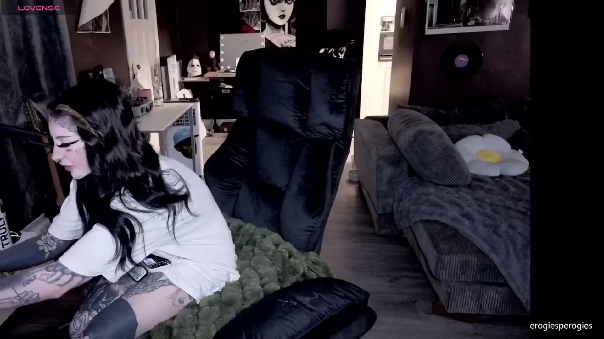 Gallery image thumbnail from Tattoobambi's myfreecams stream on, 04/30/2026, 02:21 image 15 of 20