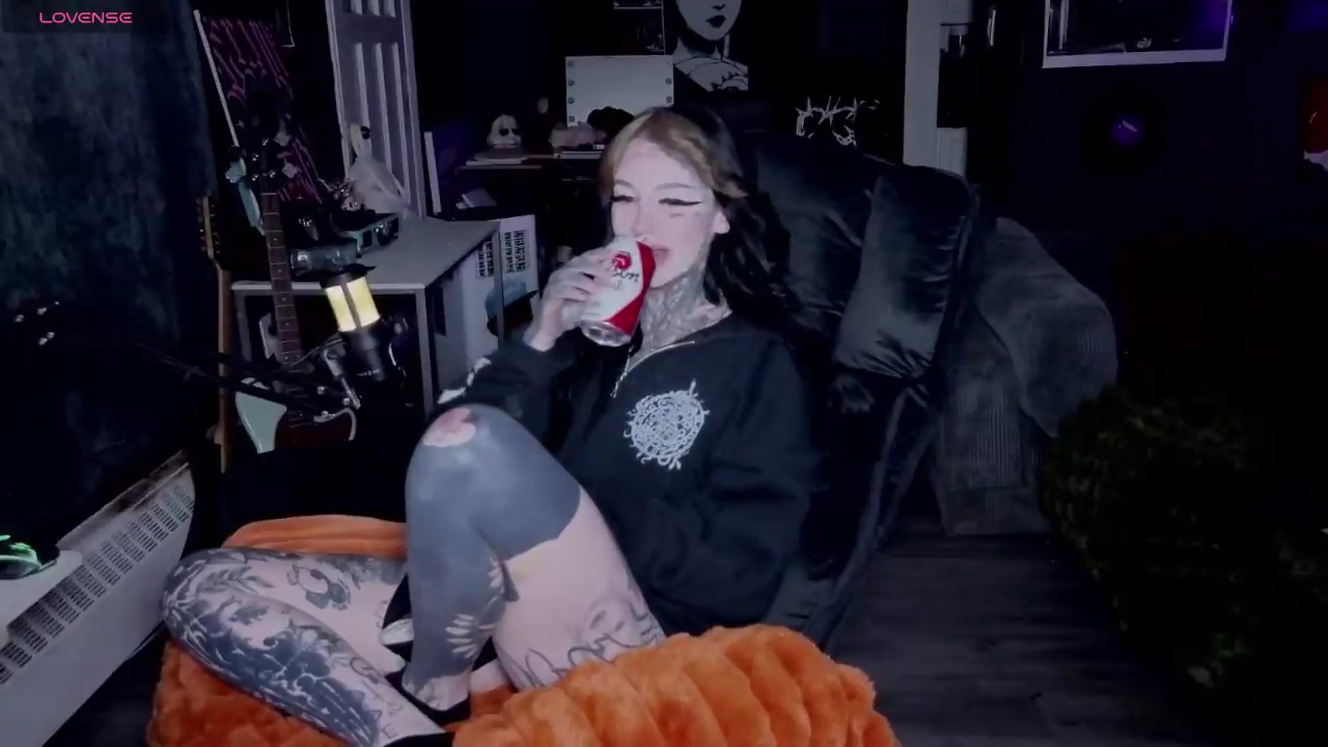 Gallery image thumbnail from Tattoobambi's myfreecams stream on, 05/05/2026, 02:54 image 12 of 20