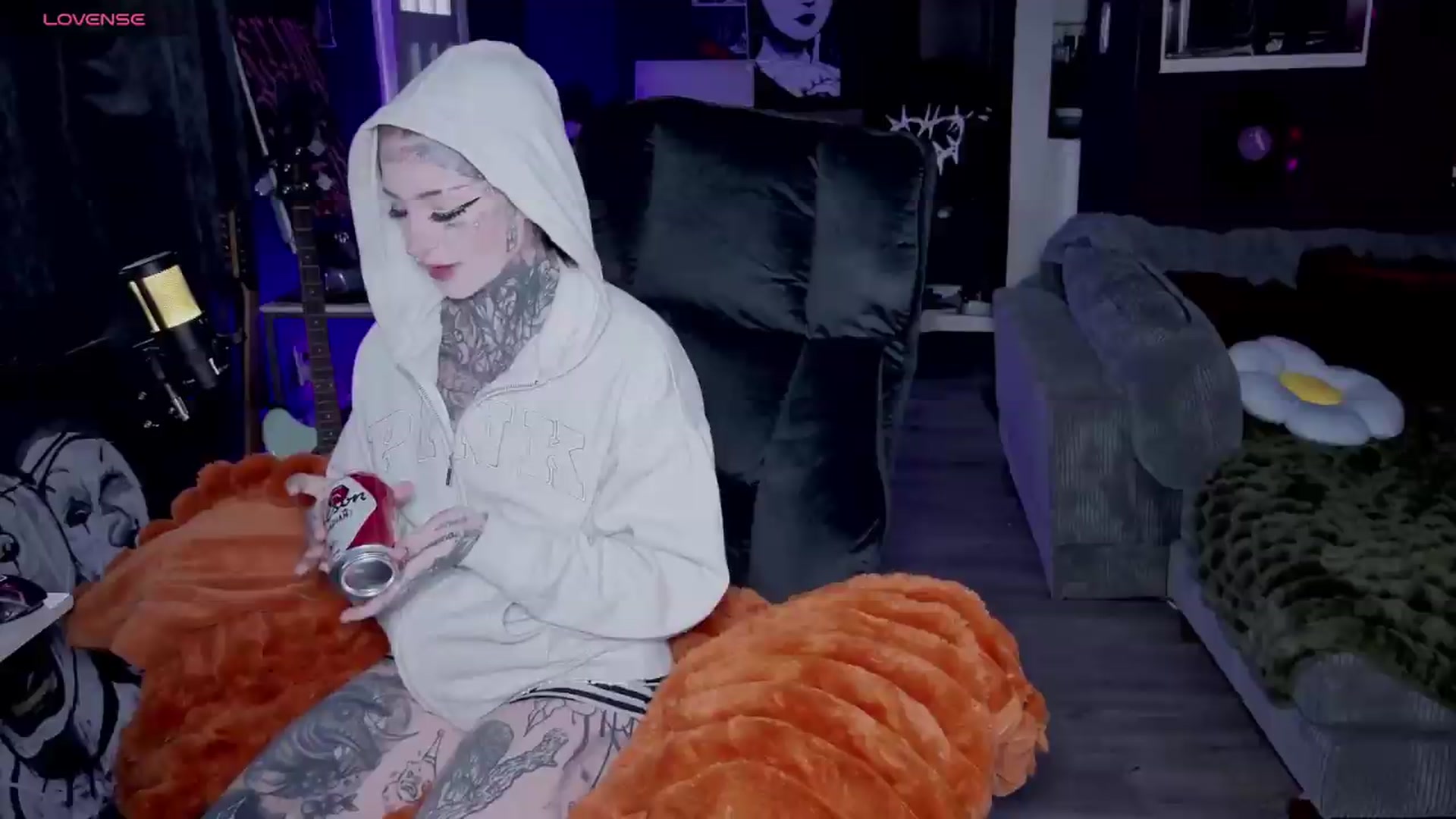 Gallery image thumbnail from Tattoobambi's myfreecams stream on, 05/06/2026, 24:00 image 6 of 20